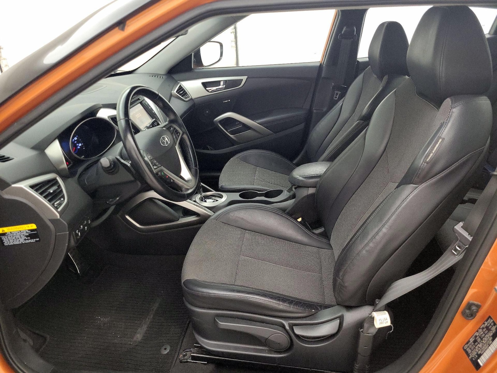 2015 Hyundai Veloster Base - Photo 12