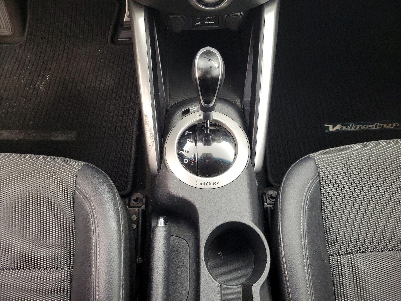 2015 Hyundai Veloster Base - Photo 18