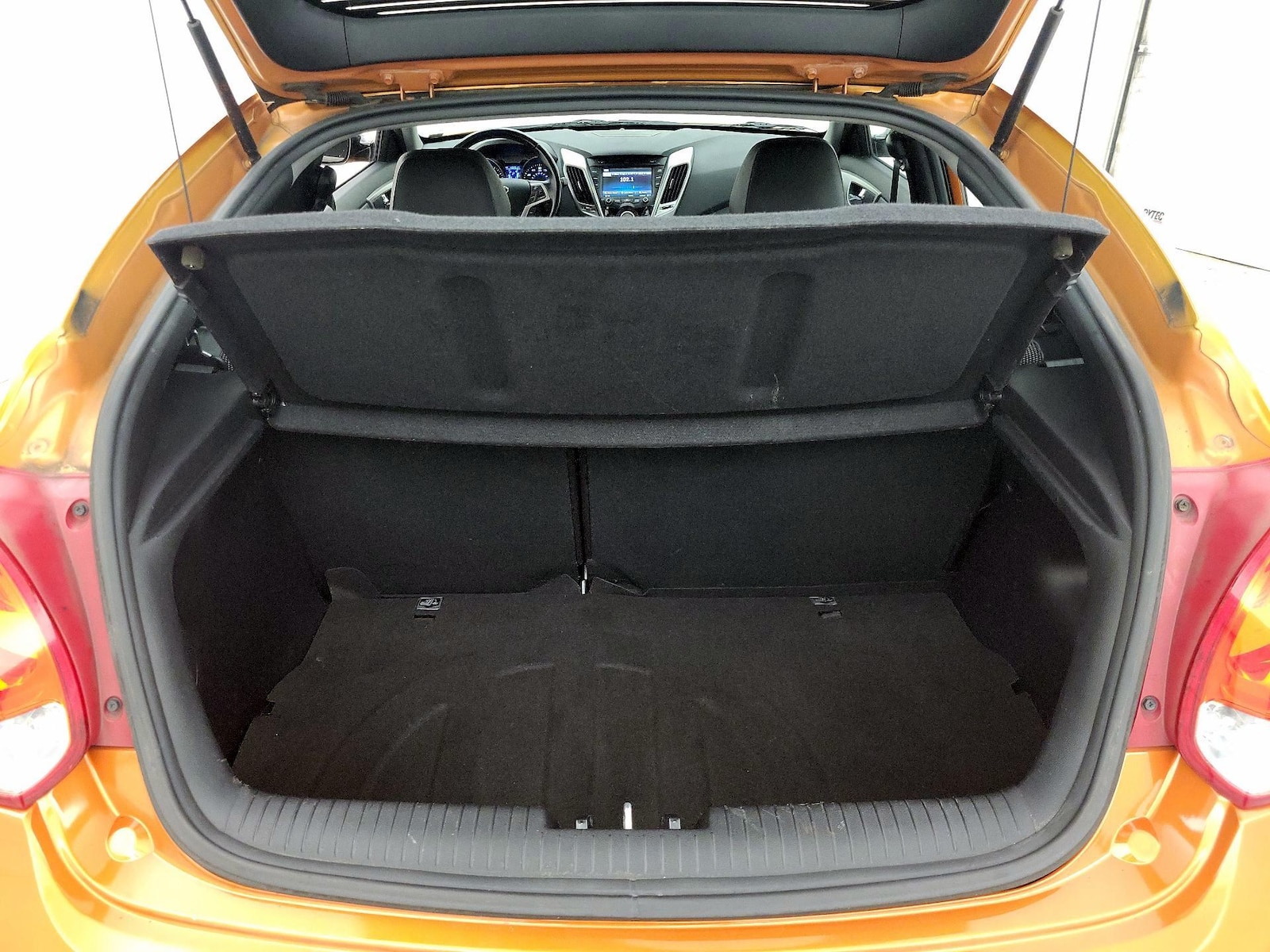 2015 Hyundai Veloster Base - Photo 21
