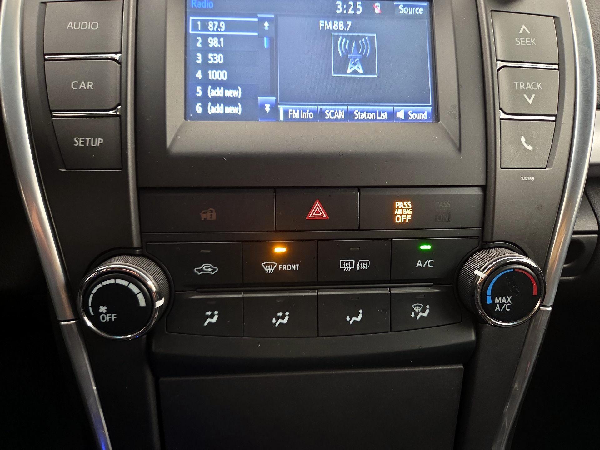 Thumbnail: 2015 Toyota Camry - 16