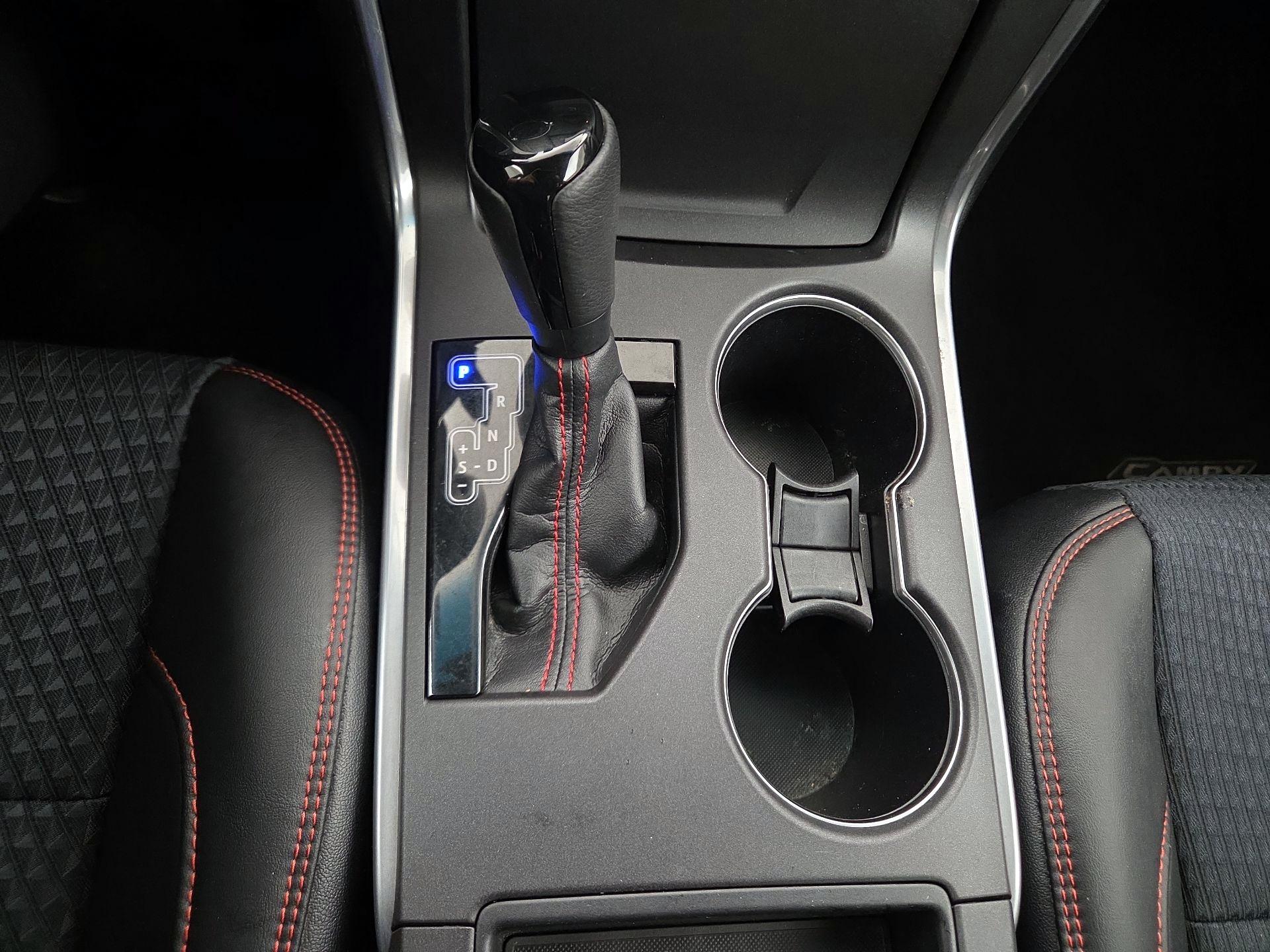 Thumbnail: 2015 Toyota Camry - 17