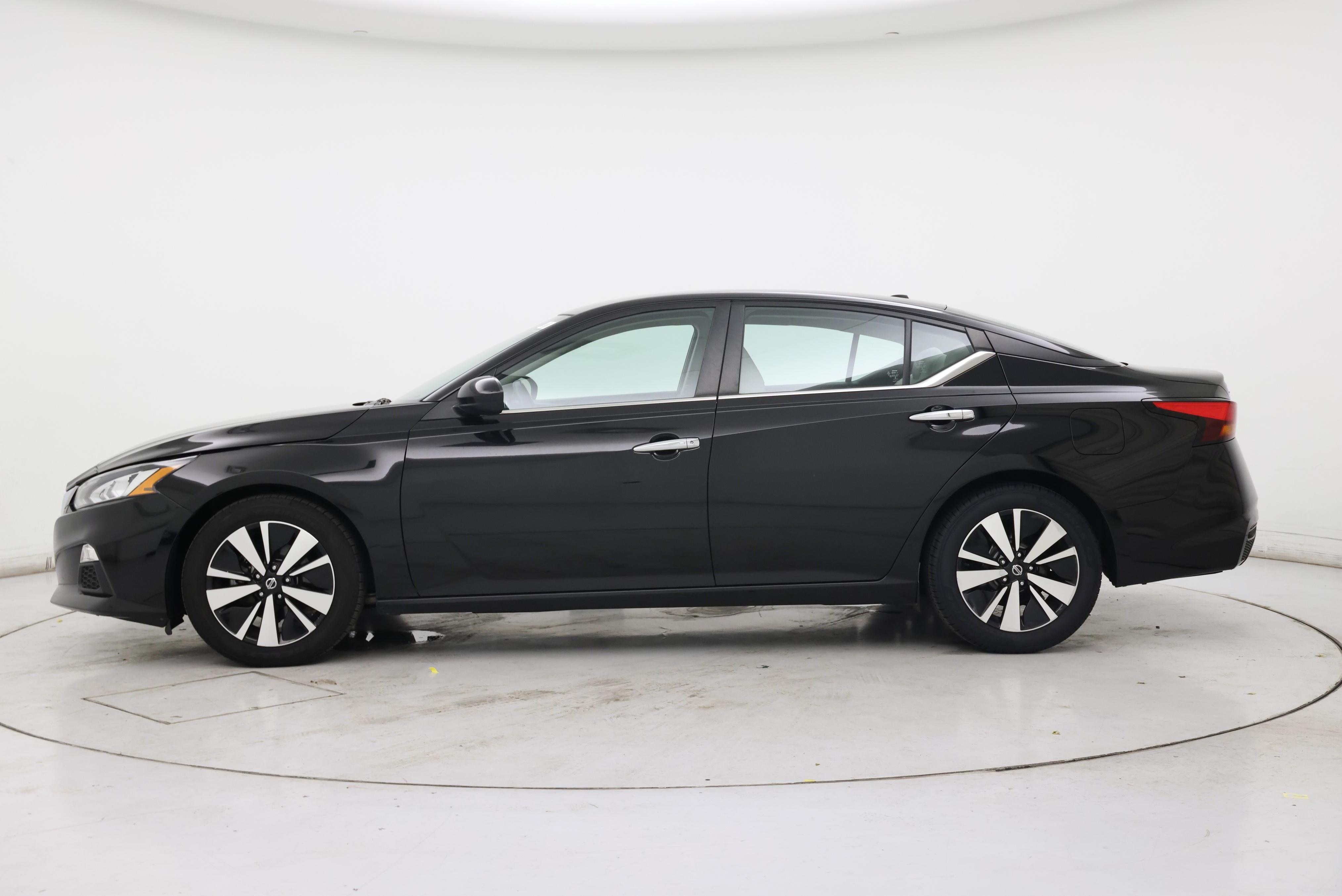 Thumbnail: 2022 Nissan Altima - 3