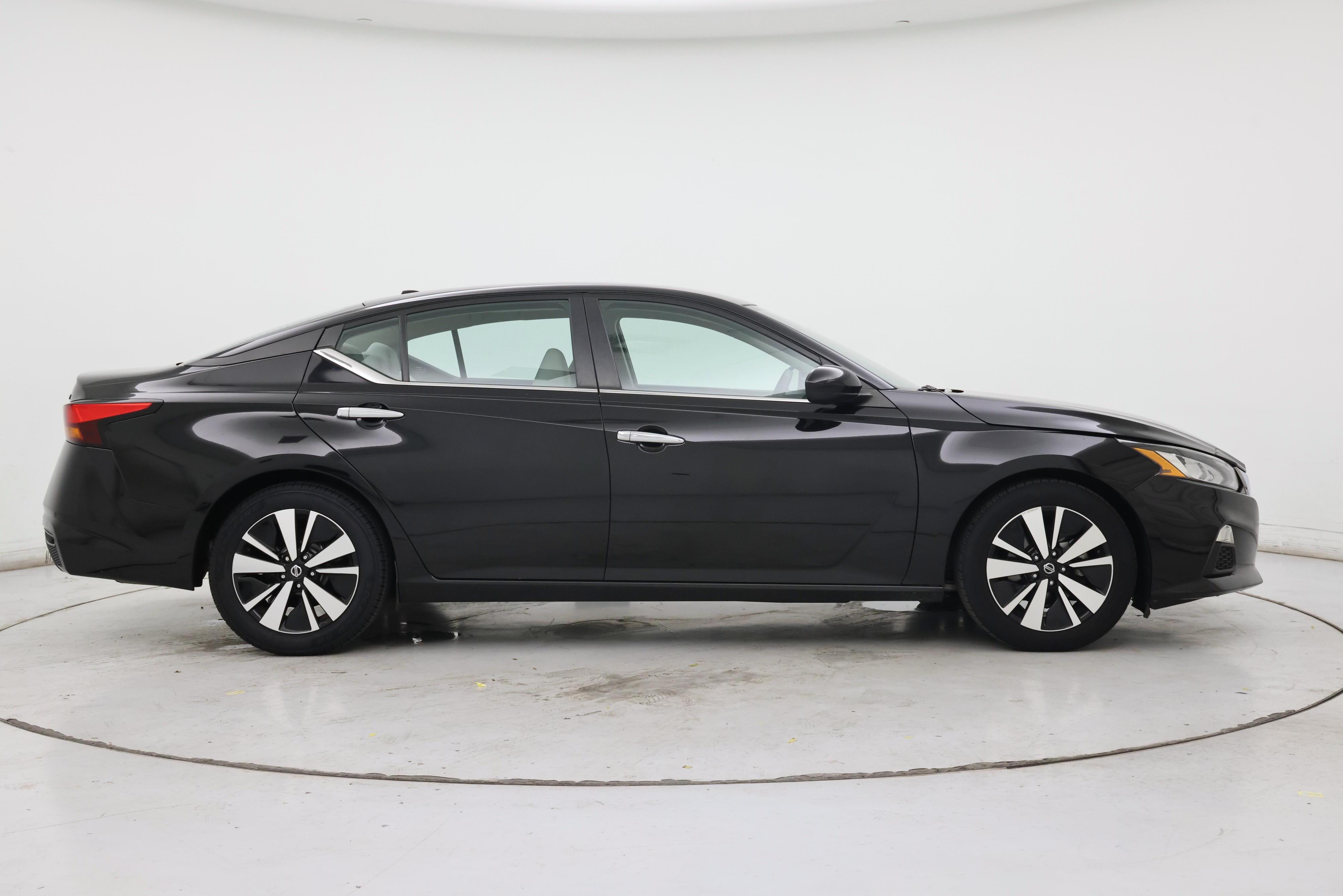 Thumbnail: 2022 Nissan Altima - 7