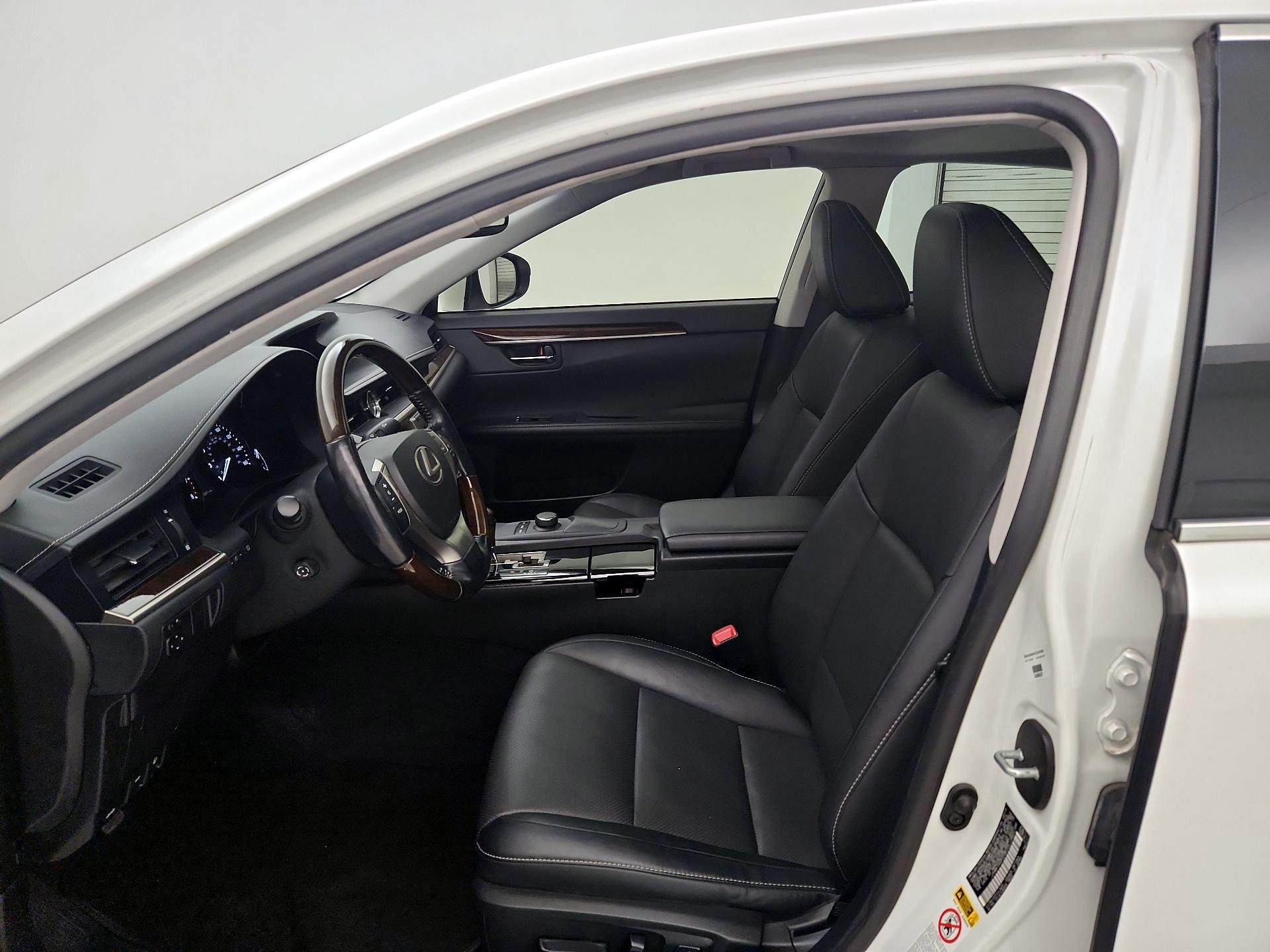 Thumbnail: 2015 Lexus ES - 11
