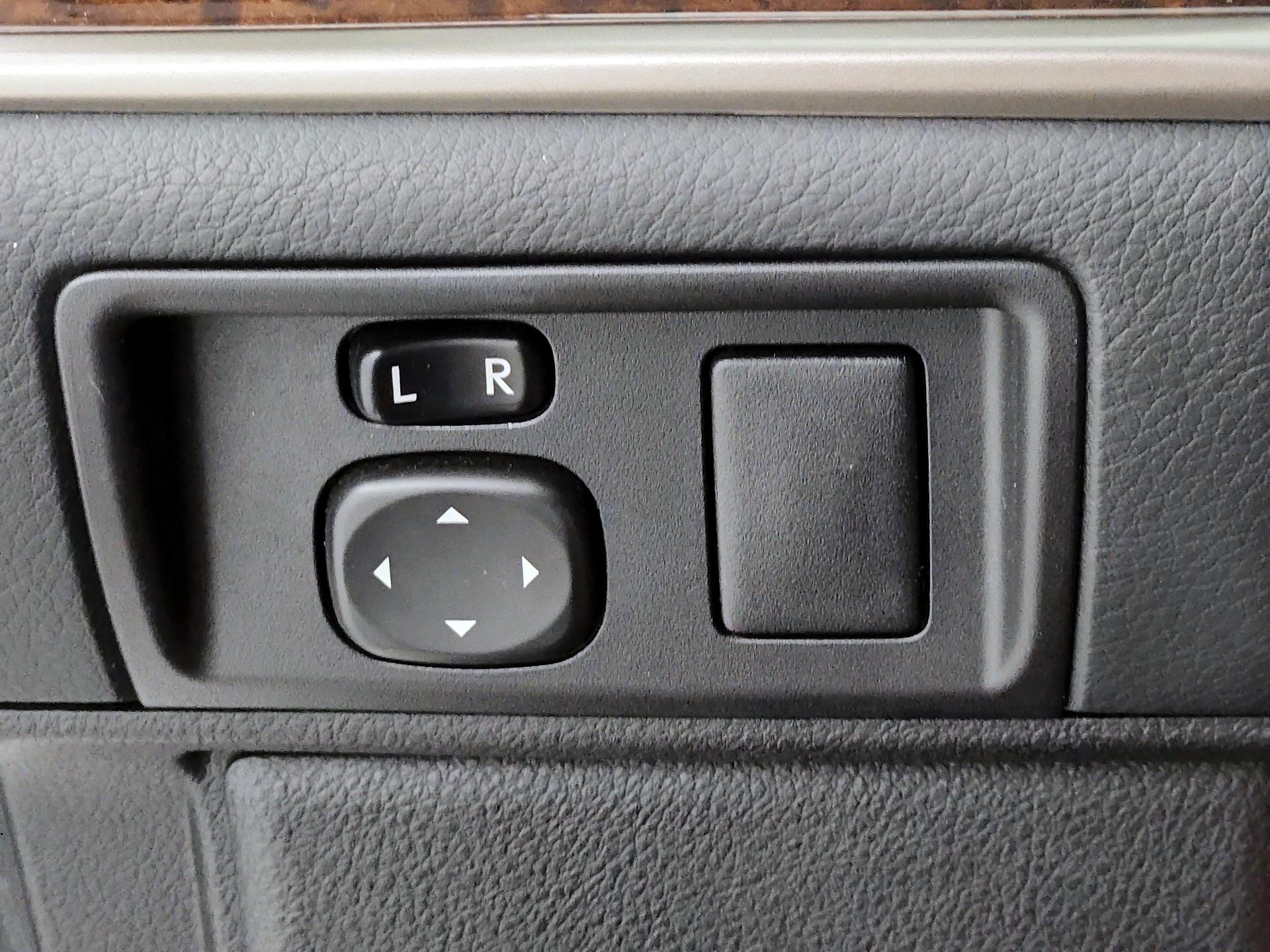 Thumbnail: 2015 Lexus ES - 13