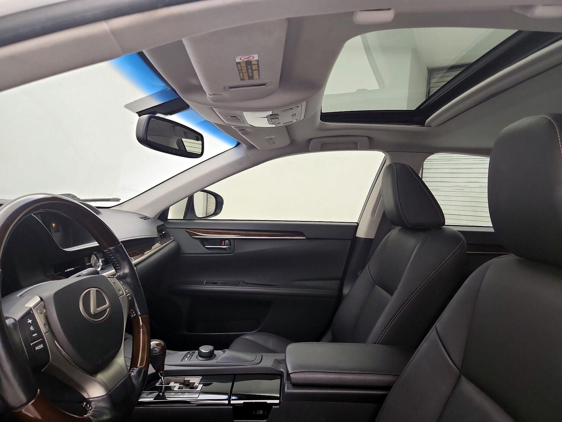 Thumbnail: 2015 Lexus ES - 19