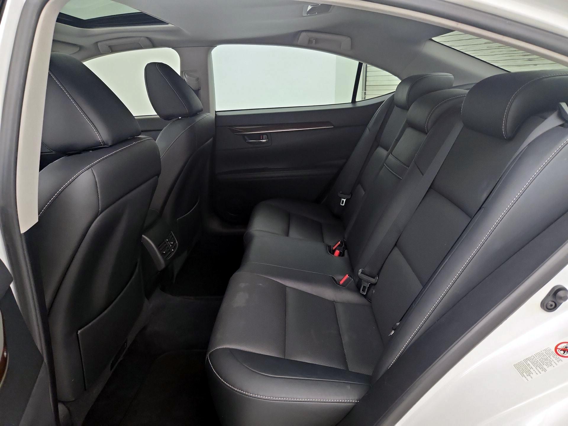 Thumbnail: 2015 Lexus ES - 20