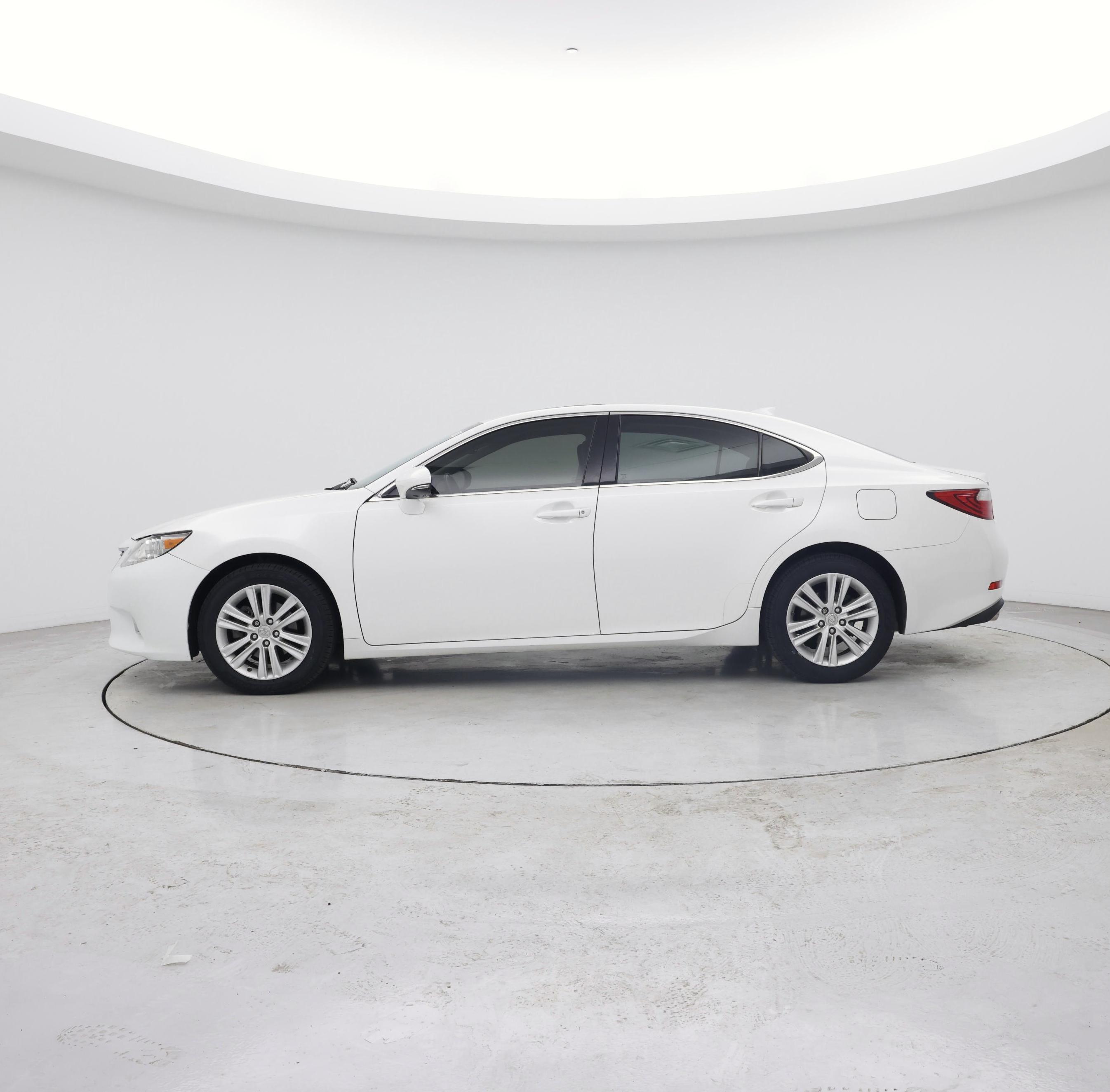 Thumbnail: 2015 Lexus ES - 3