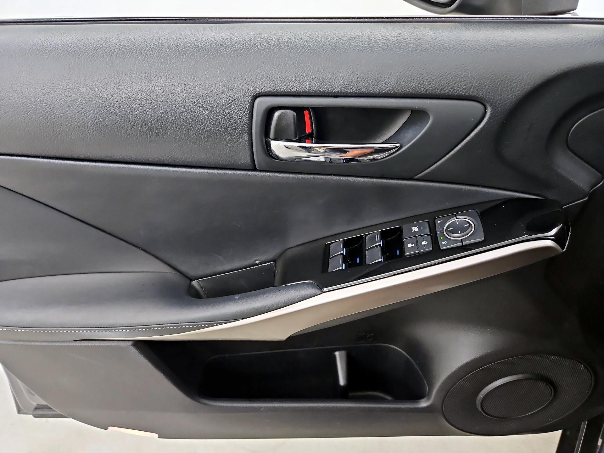 Thumbnail: 2015 Lexus IS - 12