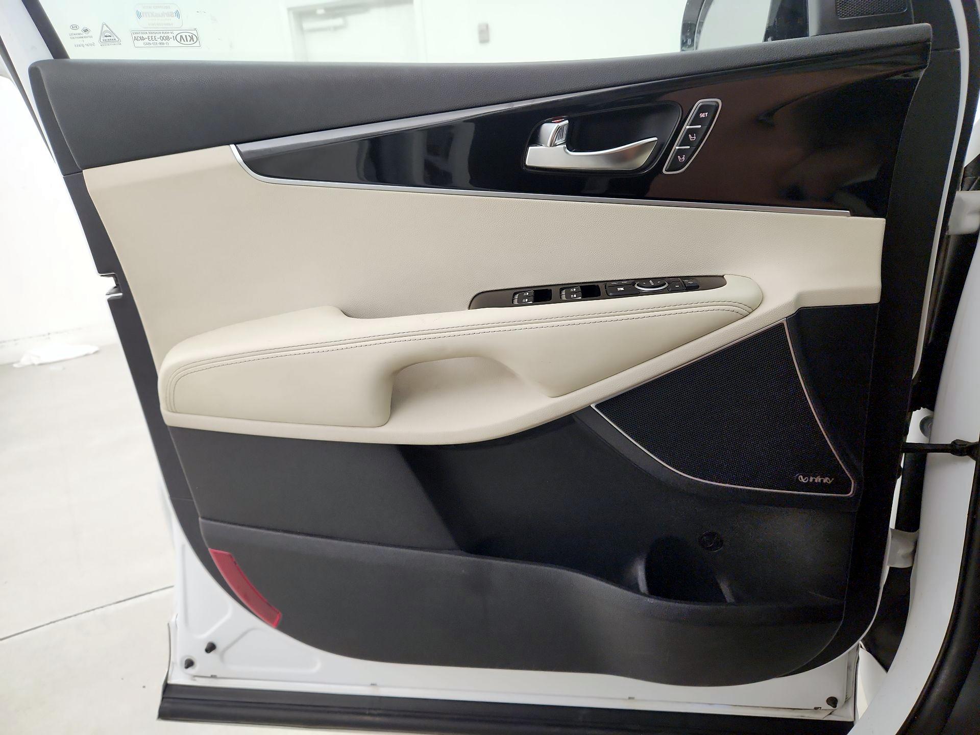 Thumbnail: 2016 Kia Sorento - 12