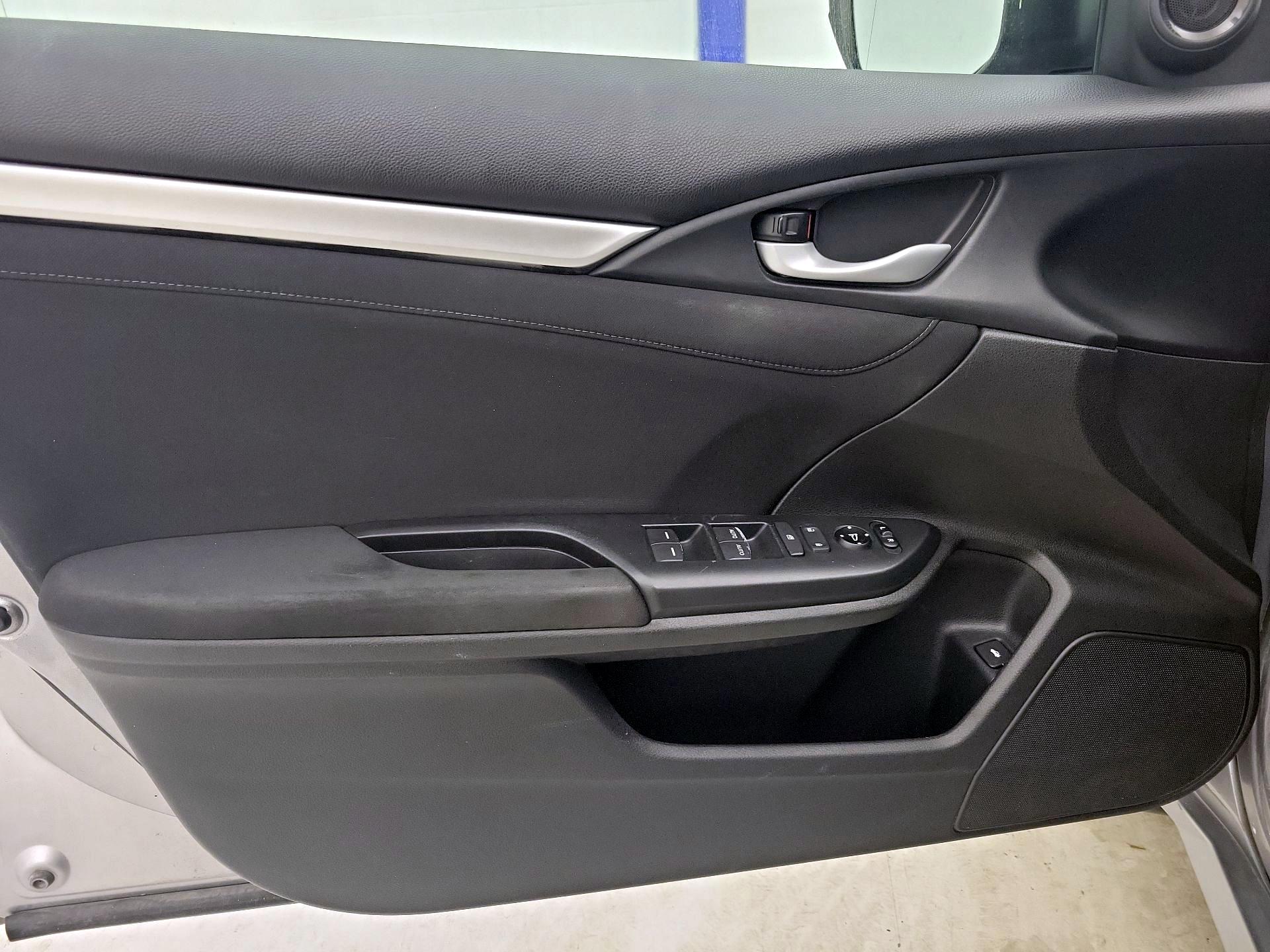 Thumbnail: 2016 Honda Civic - 12