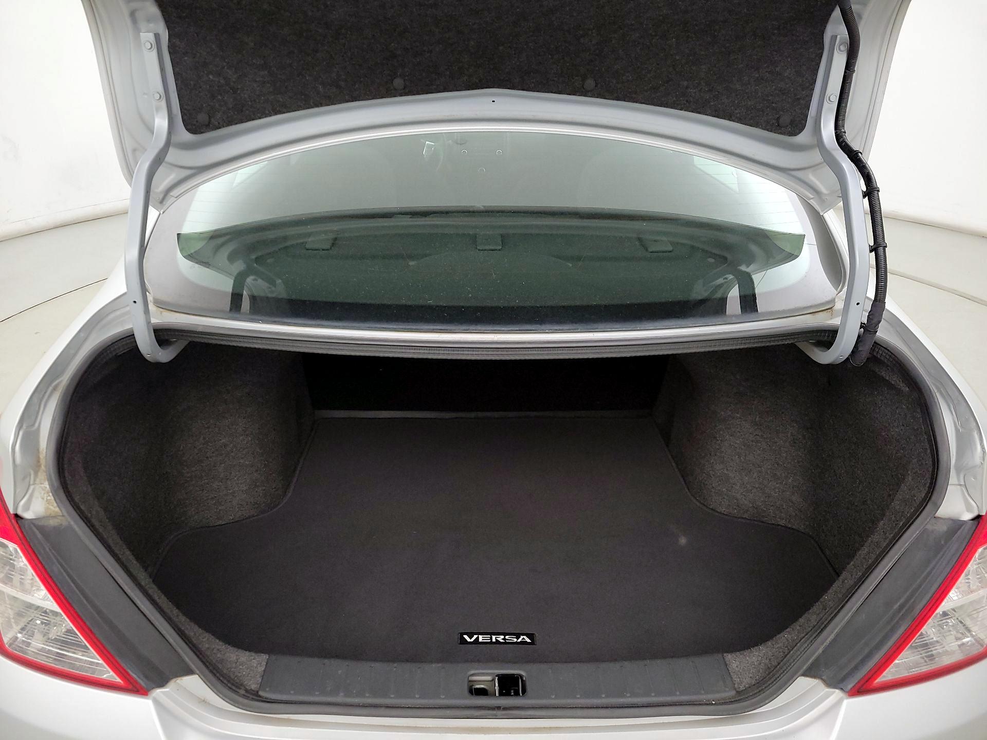 Thumbnail: 2016 Nissan Versa - 18