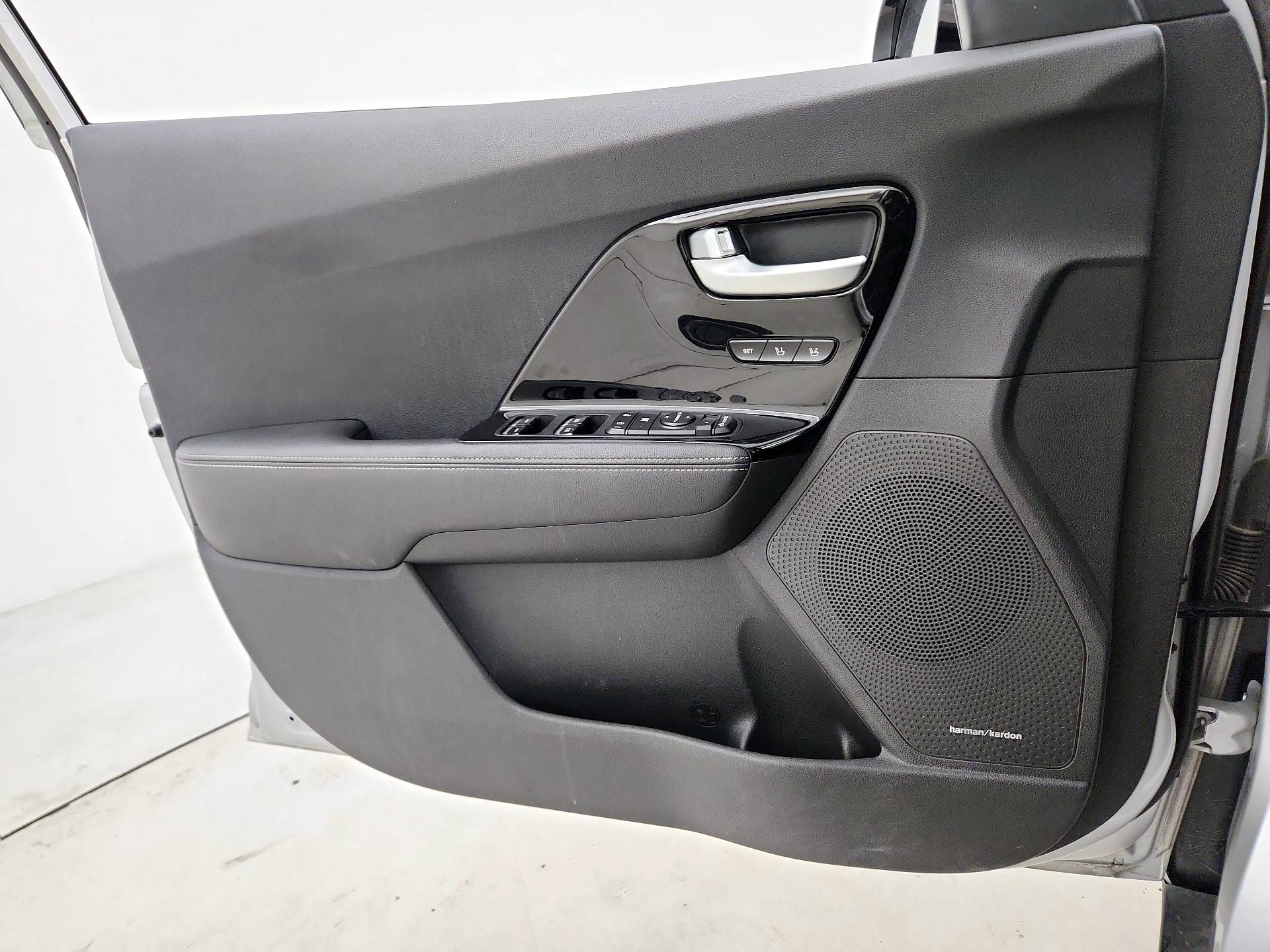 Thumbnail: 2018 Kia Niro - 12