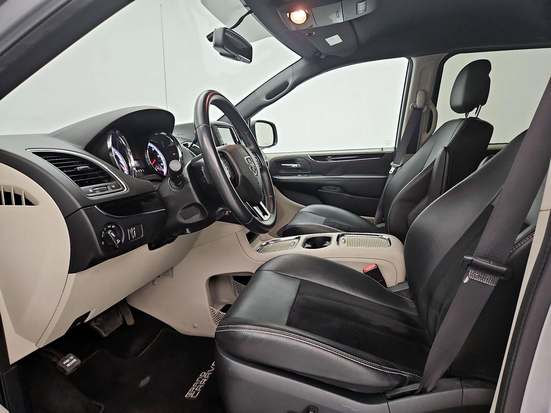 Thumbnail: 2017 Dodge Grand Caravan - 11