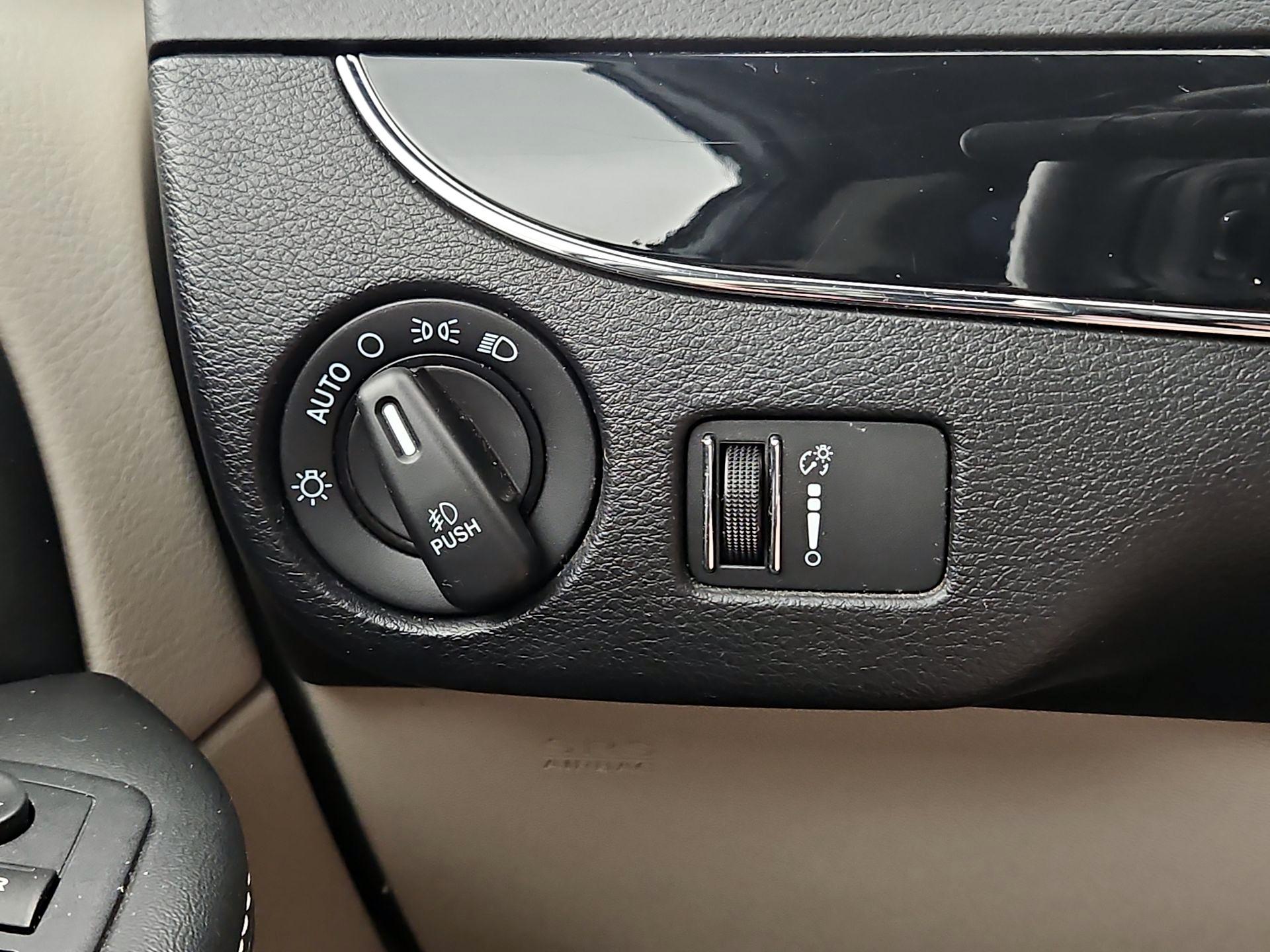 Thumbnail: 2017 Dodge Grand Caravan - 13