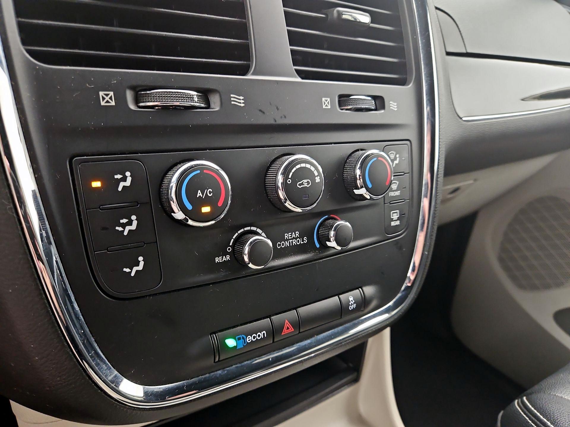 Thumbnail: 2017 Dodge Grand Caravan - 16