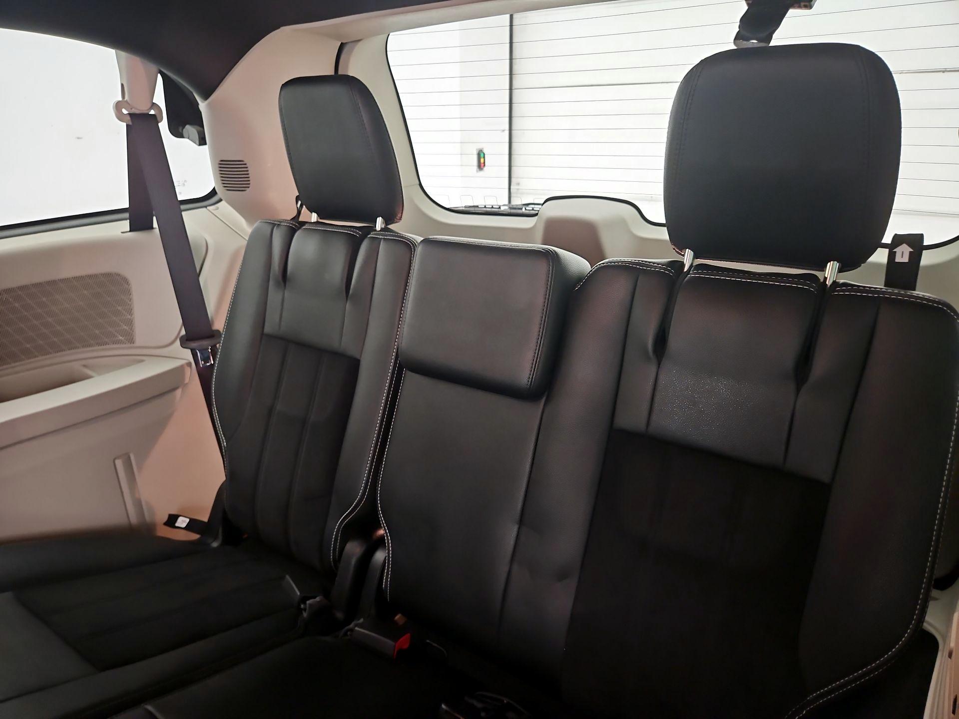 Thumbnail: 2017 Dodge Grand Caravan - 20
