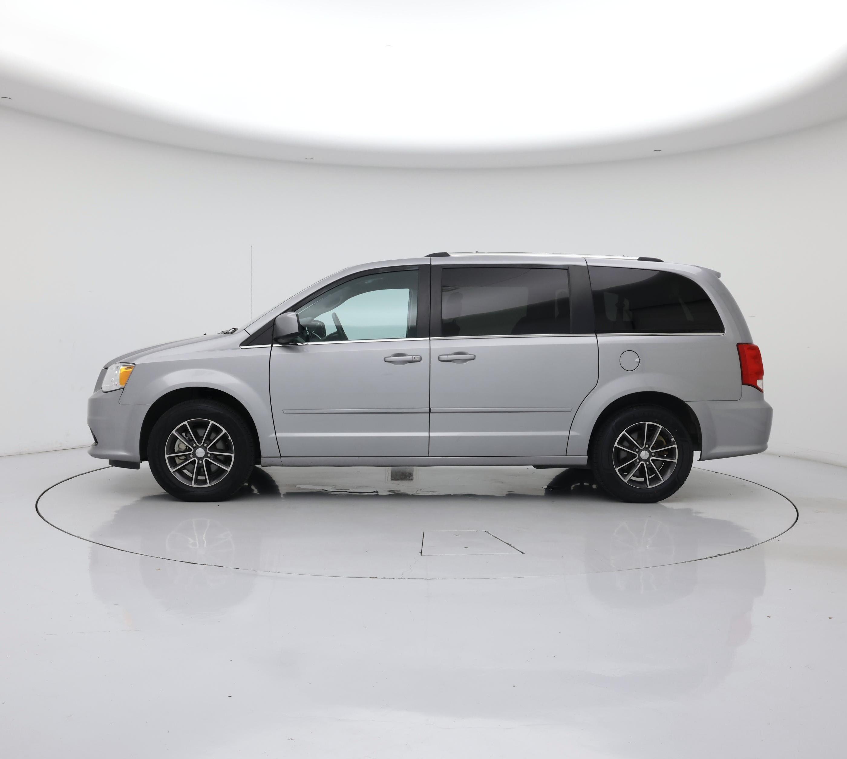 Thumbnail: 2017 Dodge Grand Caravan - 3
