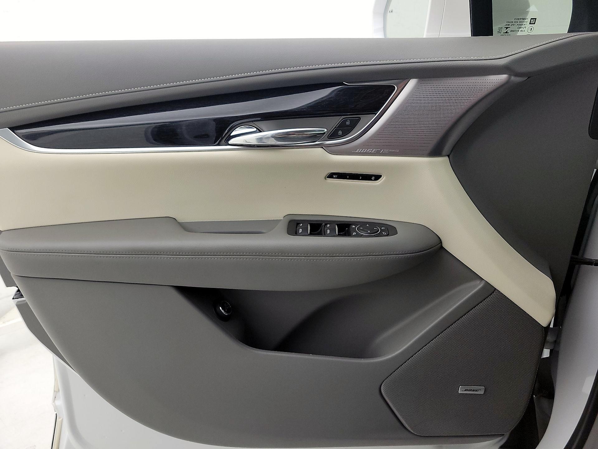 Thumbnail: 2020 Cadillac XT6 - 12