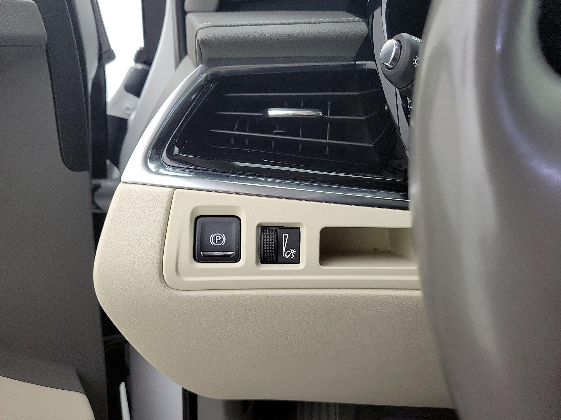 Thumbnail: 2020 Cadillac XT6 - 13