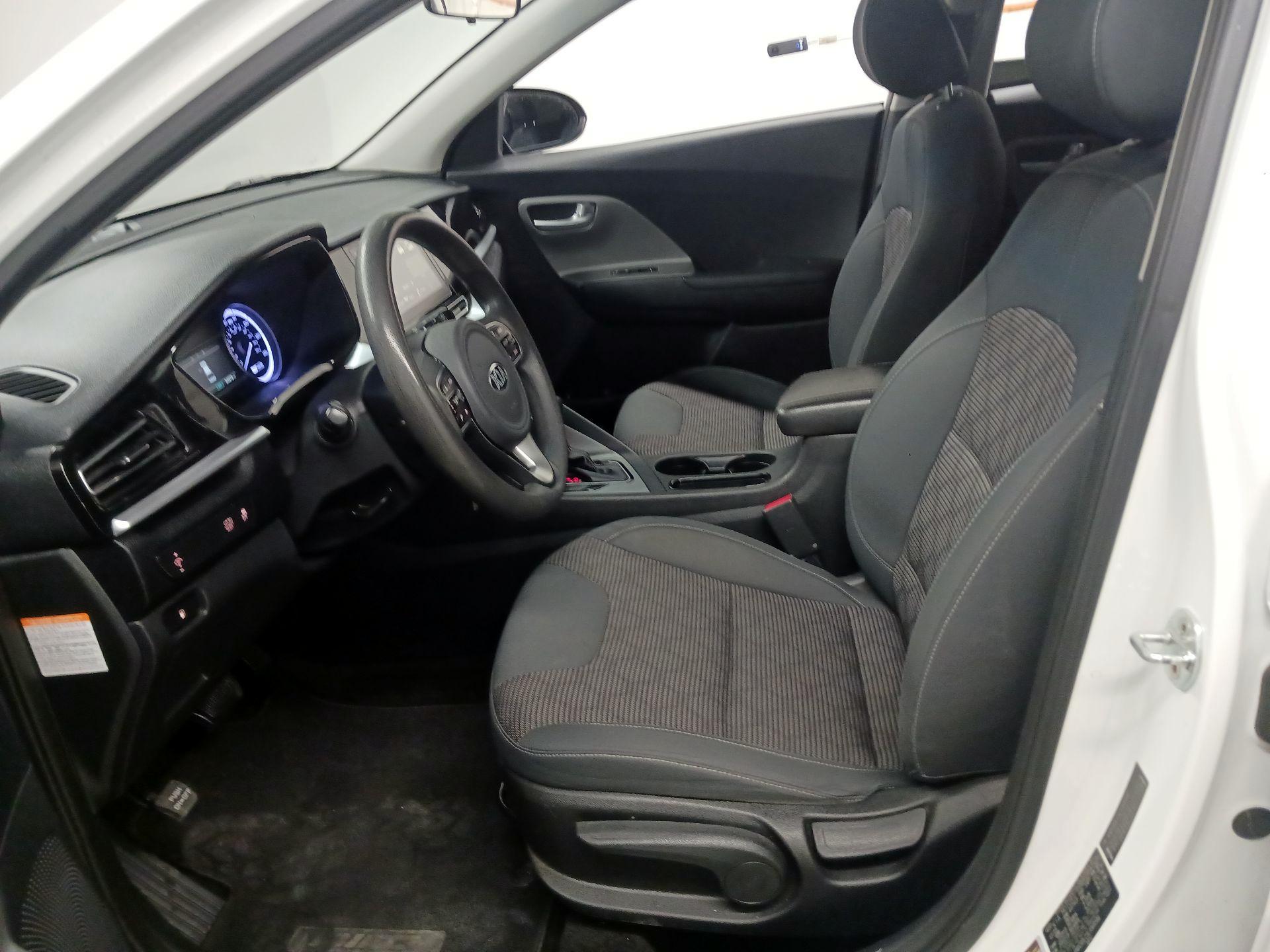 Thumbnail: 2020 Kia Niro - 11