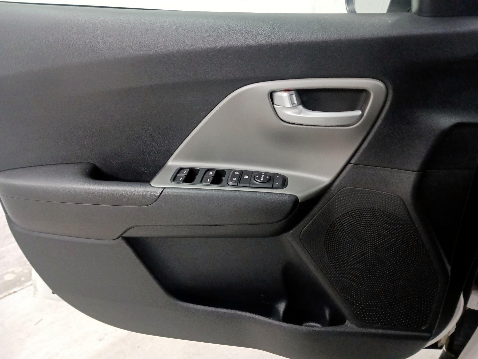 Thumbnail: 2020 Kia Niro - 12