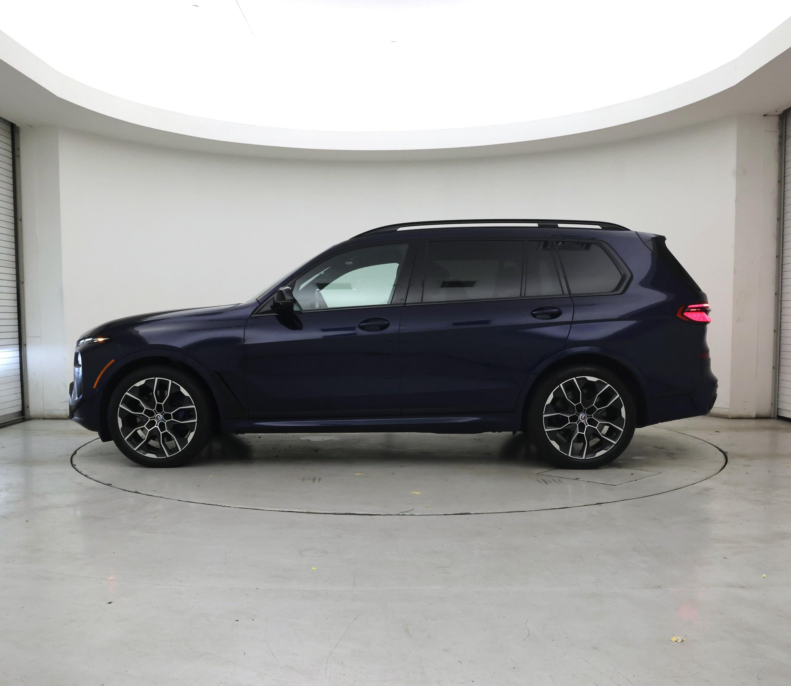 Thumbnail: 2023 BMW X7 - 3
