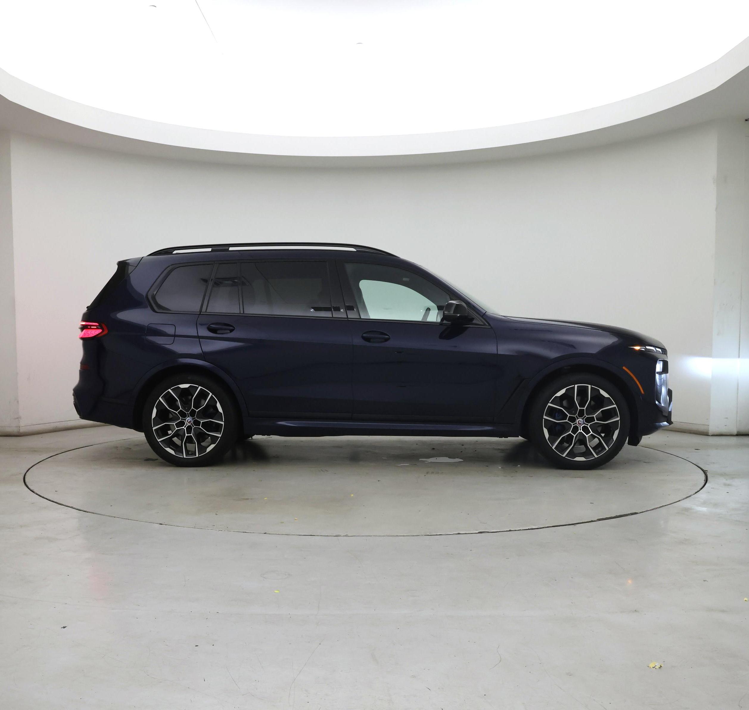 Thumbnail: 2023 BMW X7 - 7