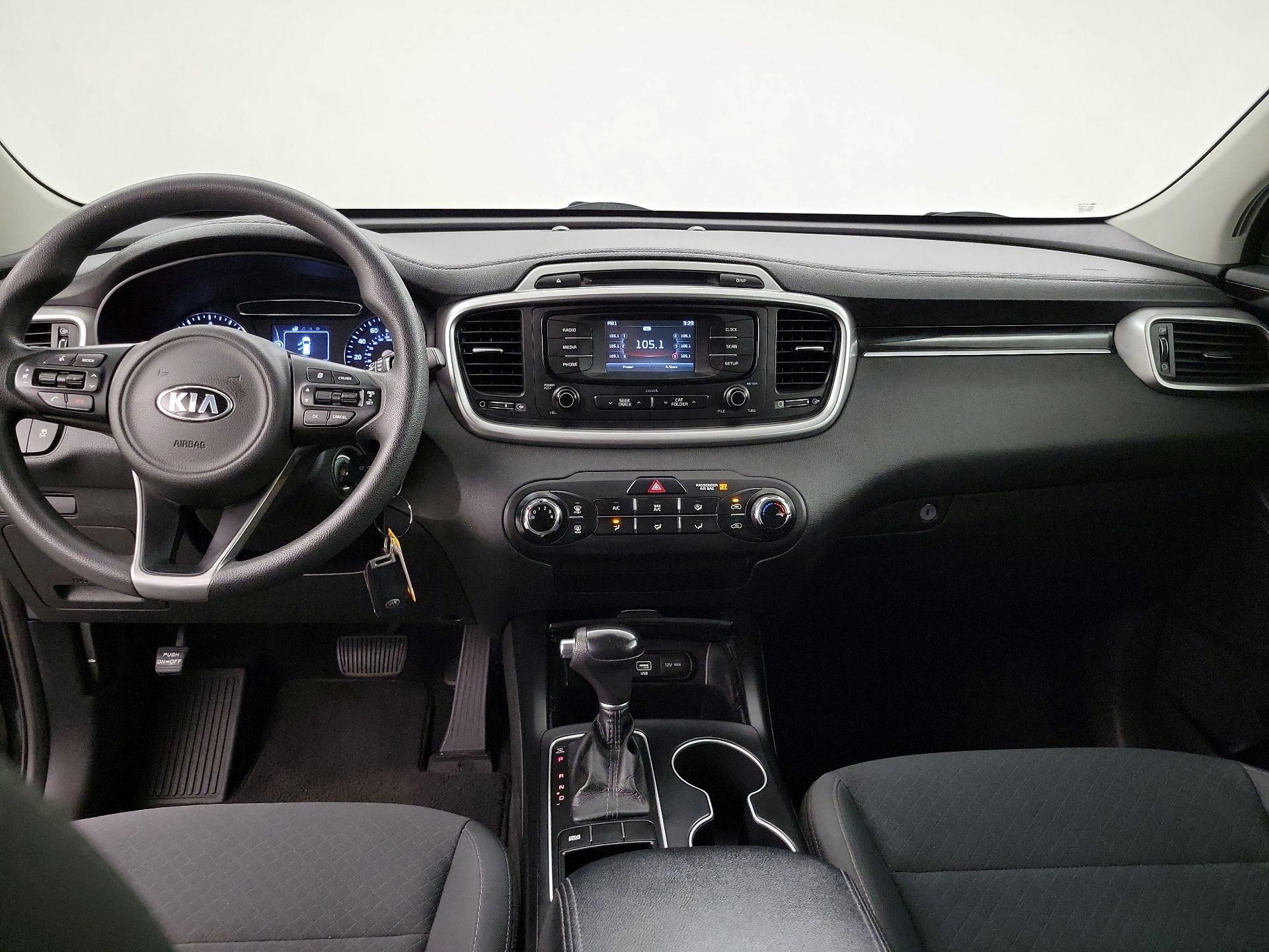 Thumbnail: 2017 Kia Sorento - 9