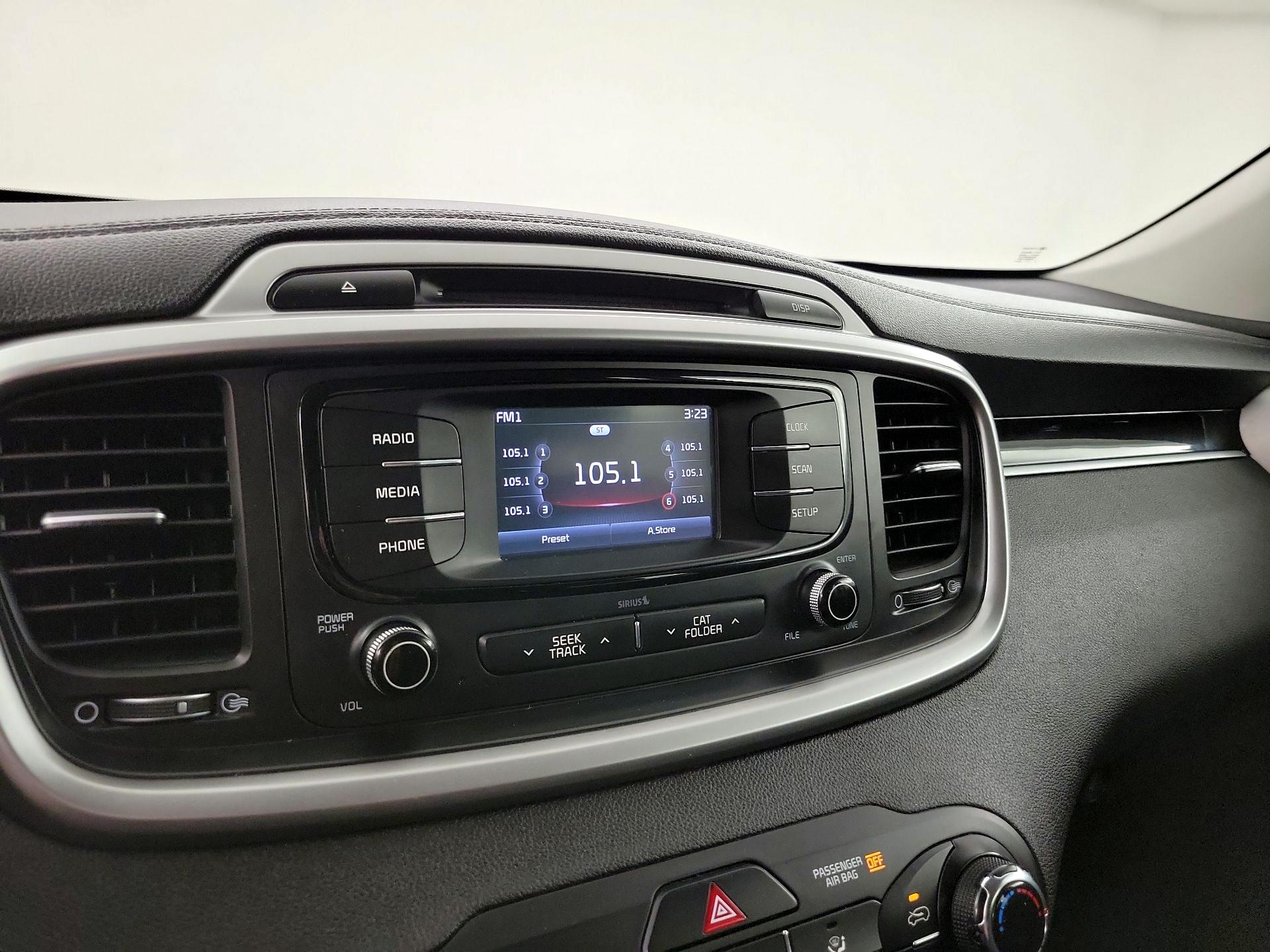 Thumbnail: 2017 Kia Sorento - 15