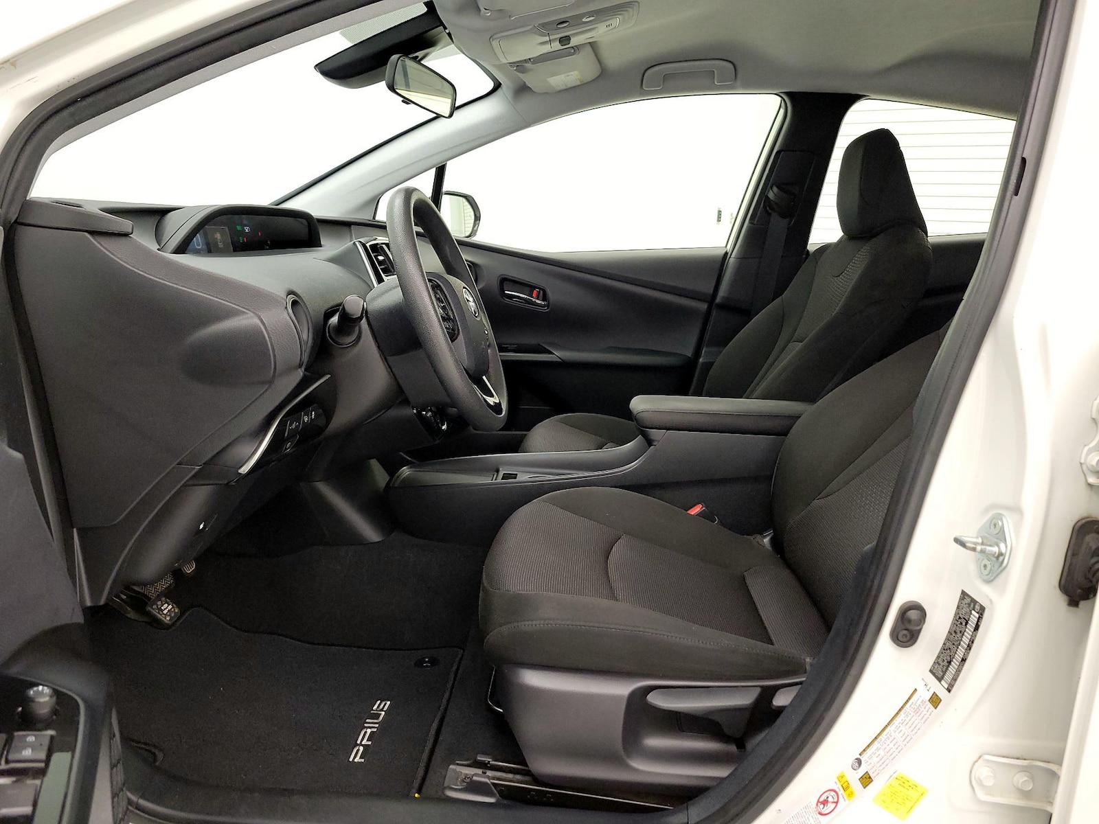 2019 Toyota Prius LE - Photo 12