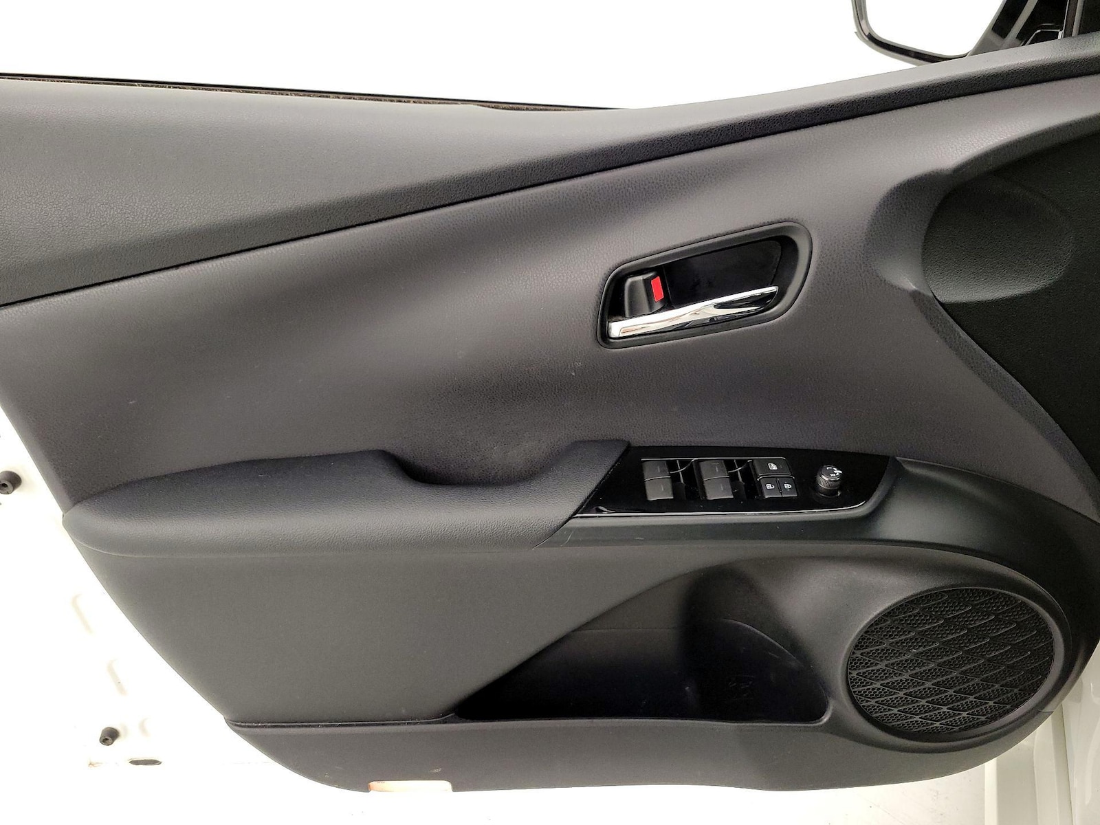 2019 Toyota Prius LE - Photo 13