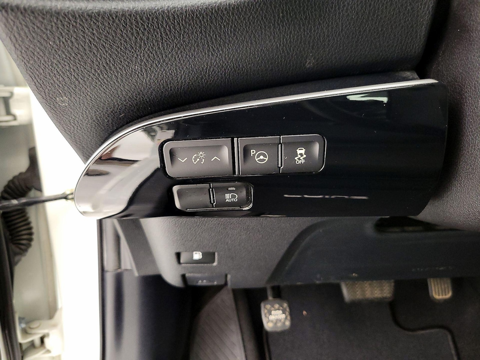 2019 Toyota Prius LE - Photo 14