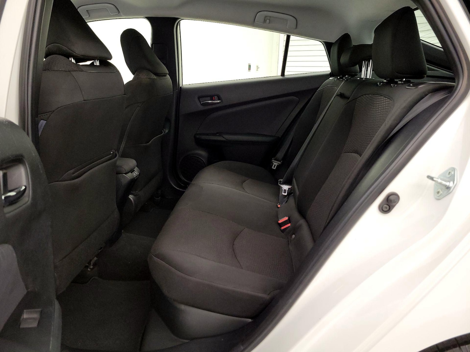 2019 Toyota Prius LE - Photo 20