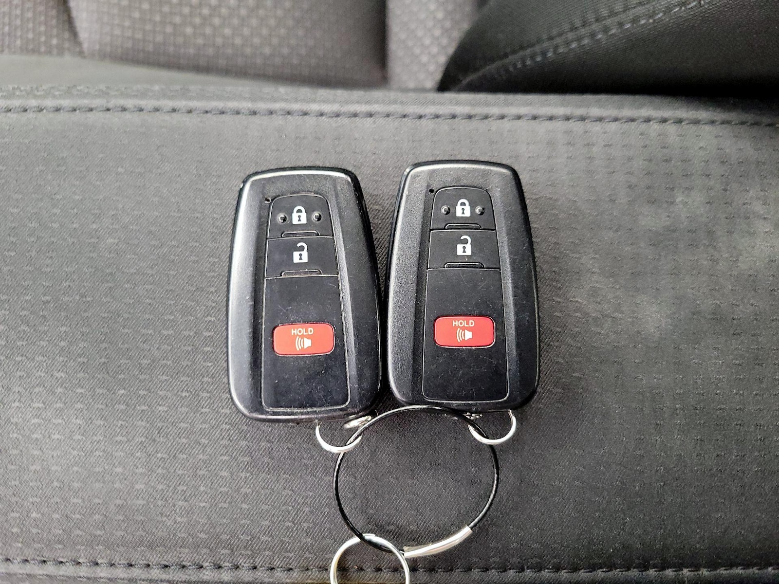 2019 Toyota Prius LE - Photo 24