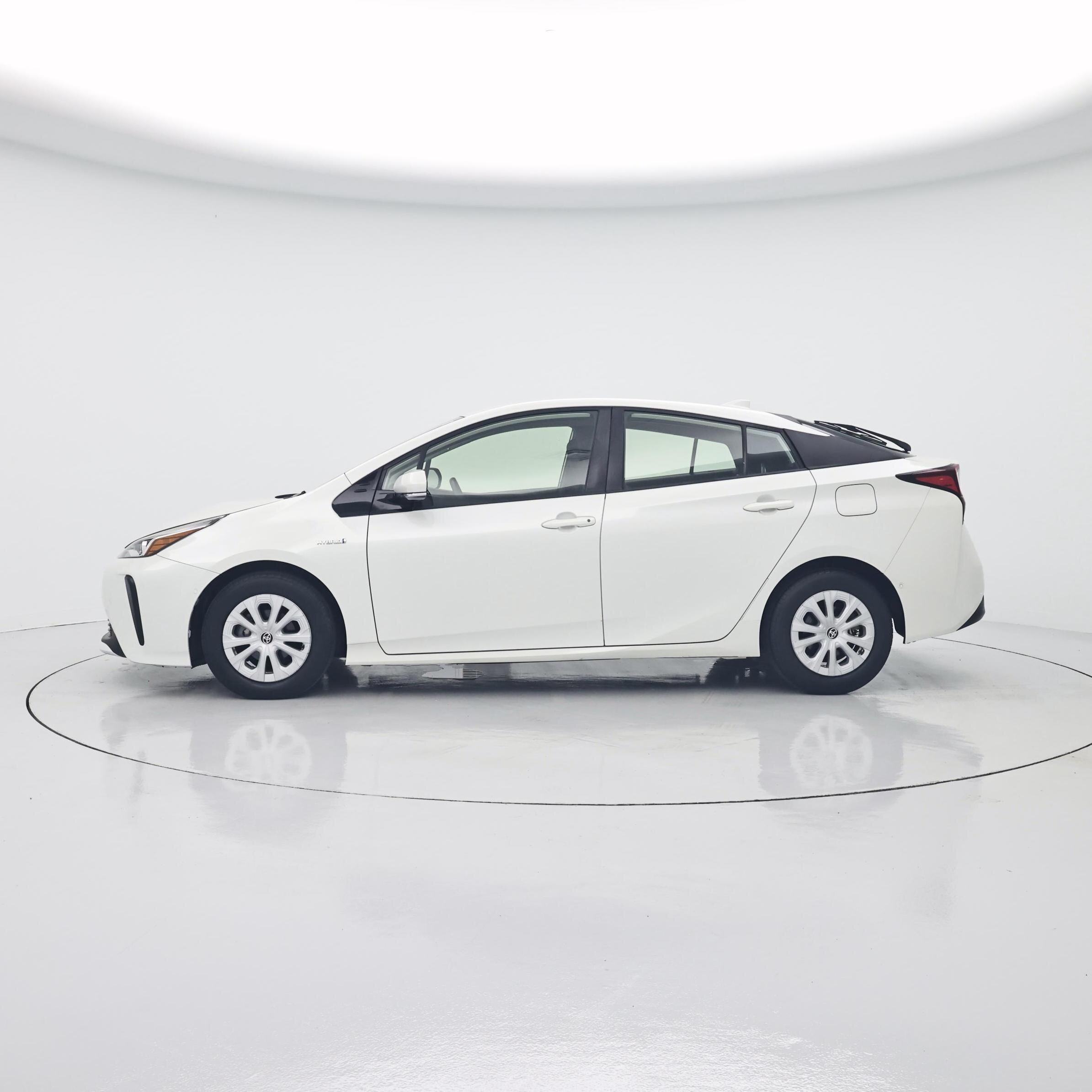 Thumbnail: 2019 Toyota Prius - 3