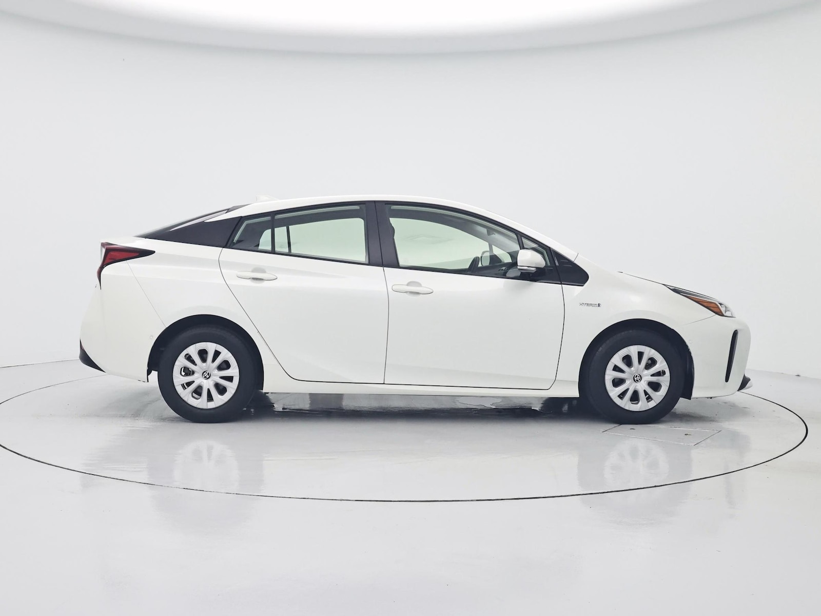 2019 Toyota Prius LE - Photo 8