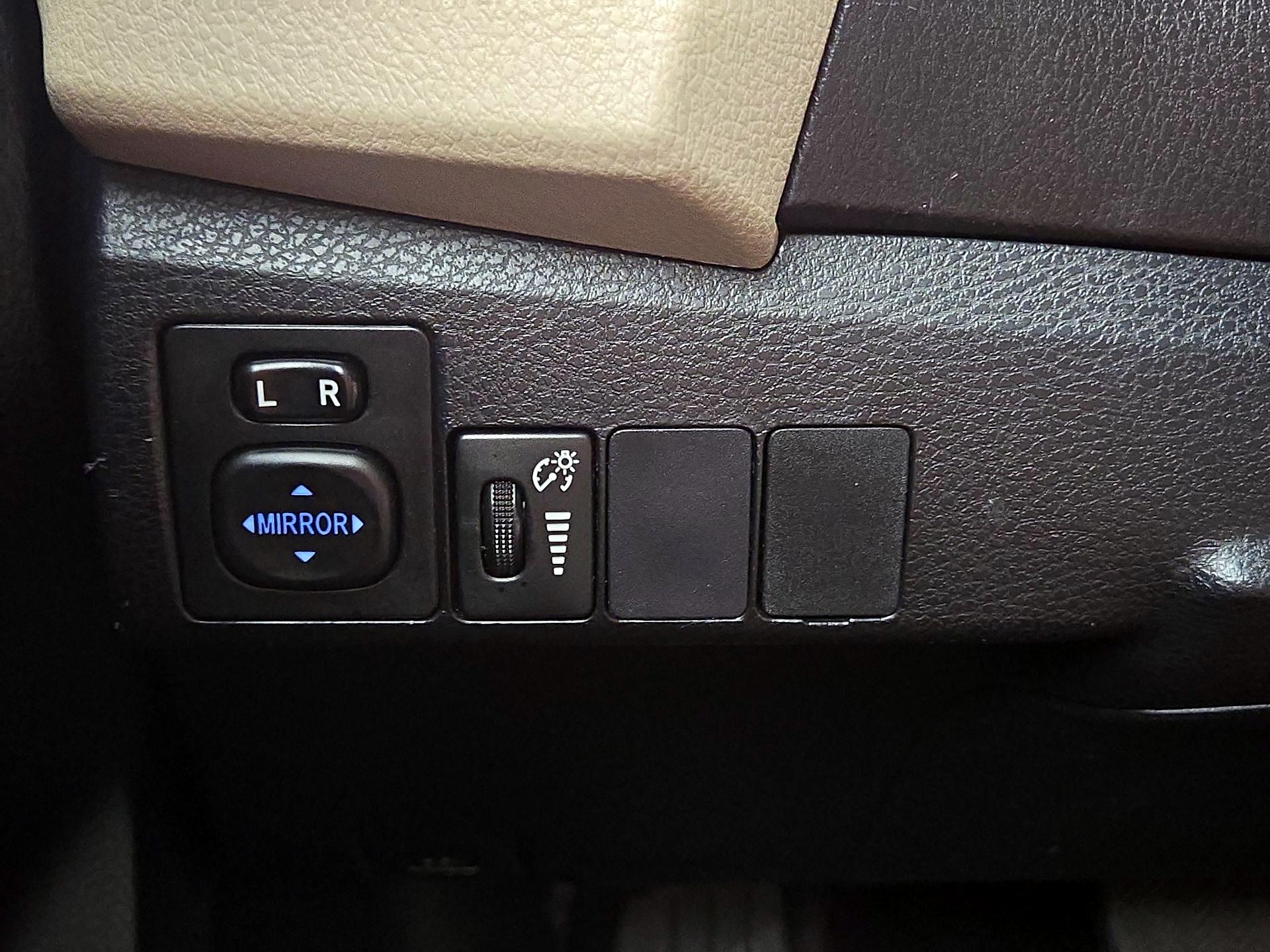 Thumbnail: 2016 Toyota Corolla - 13