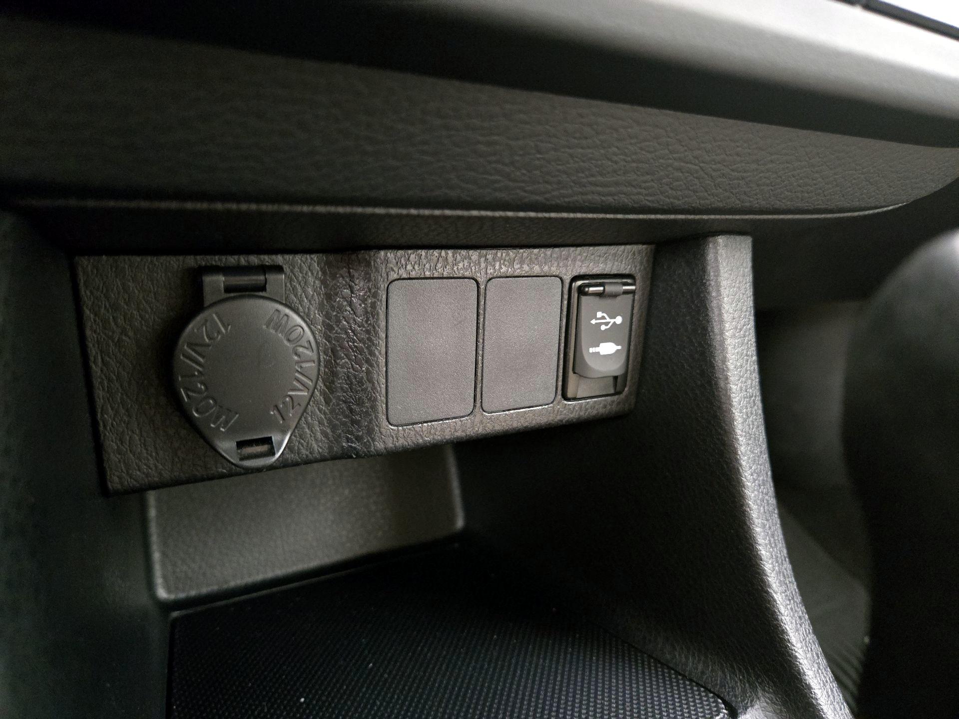 Thumbnail: 2016 Toyota Corolla - 18