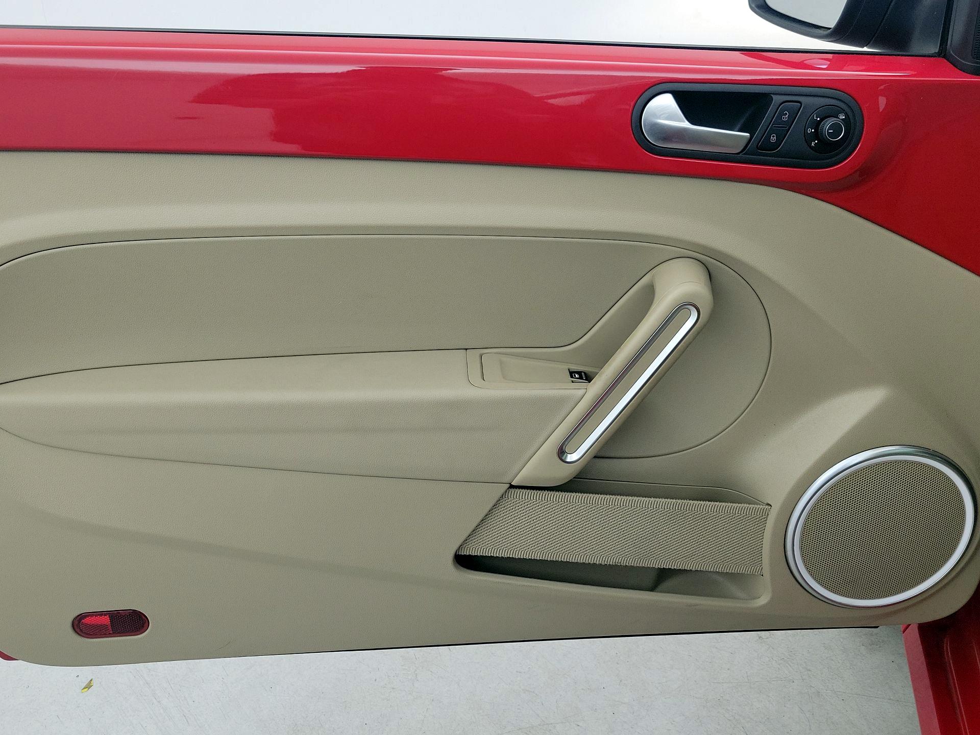 Thumbnail: 2016 Volkswagen Beetle - 12