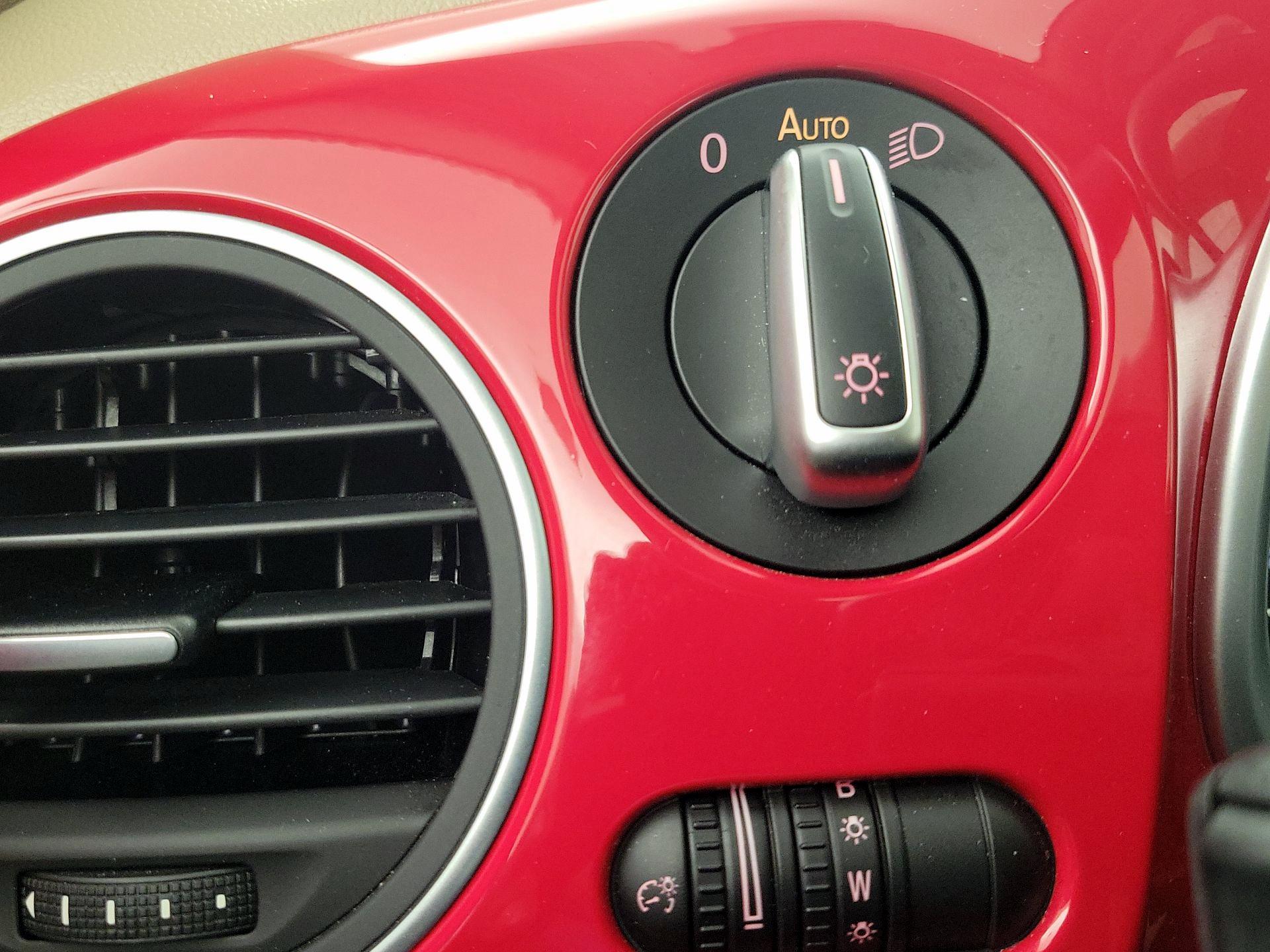 Thumbnail: 2016 Volkswagen Beetle - 13