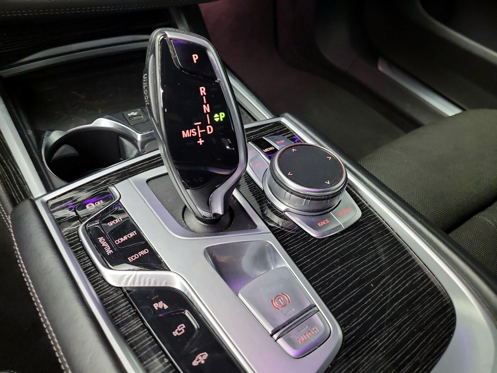 Thumbnail: 2021 BMW 7 Series - 18