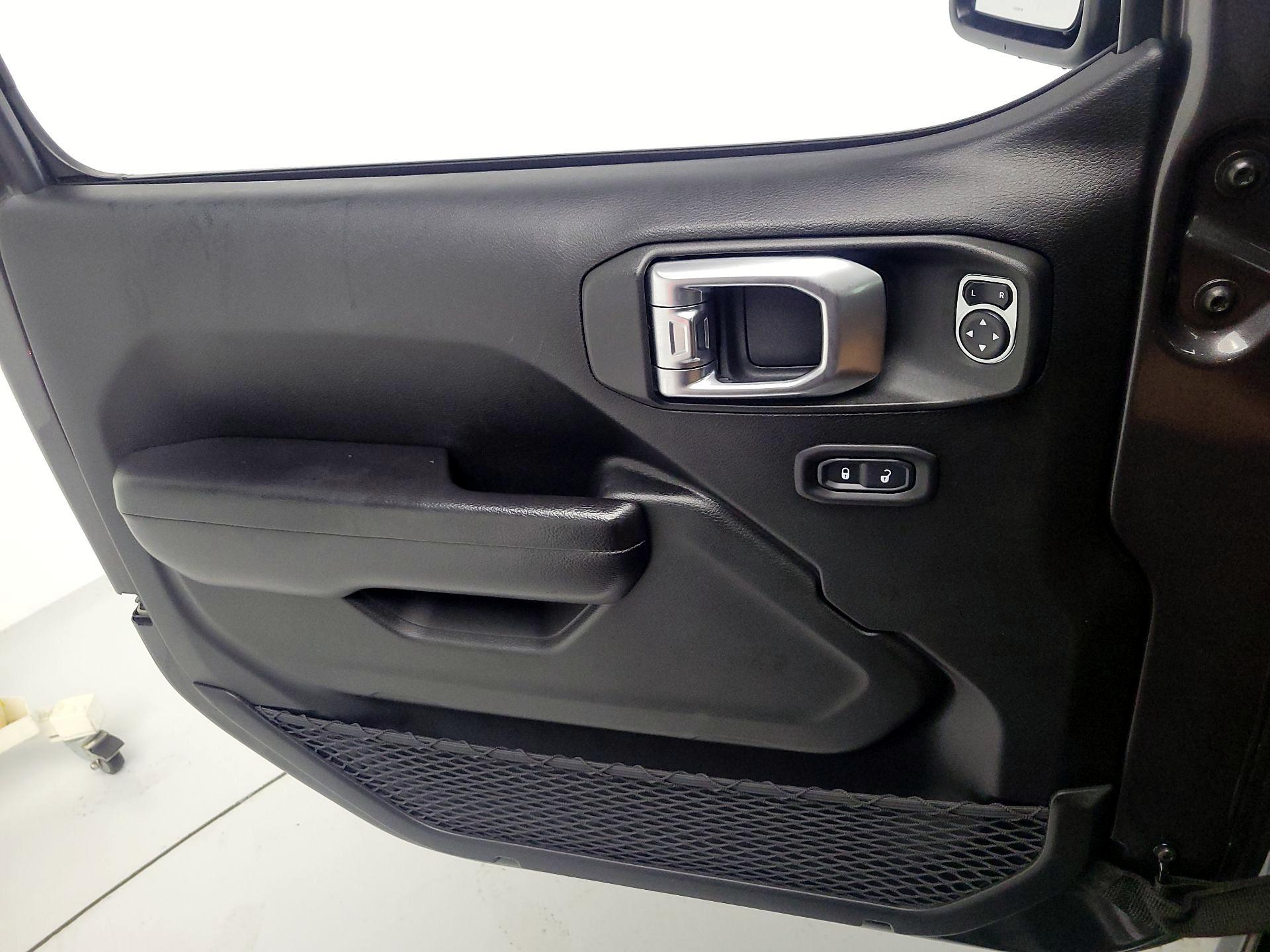 Thumbnail: 2019 Jeep Wrangler - 12