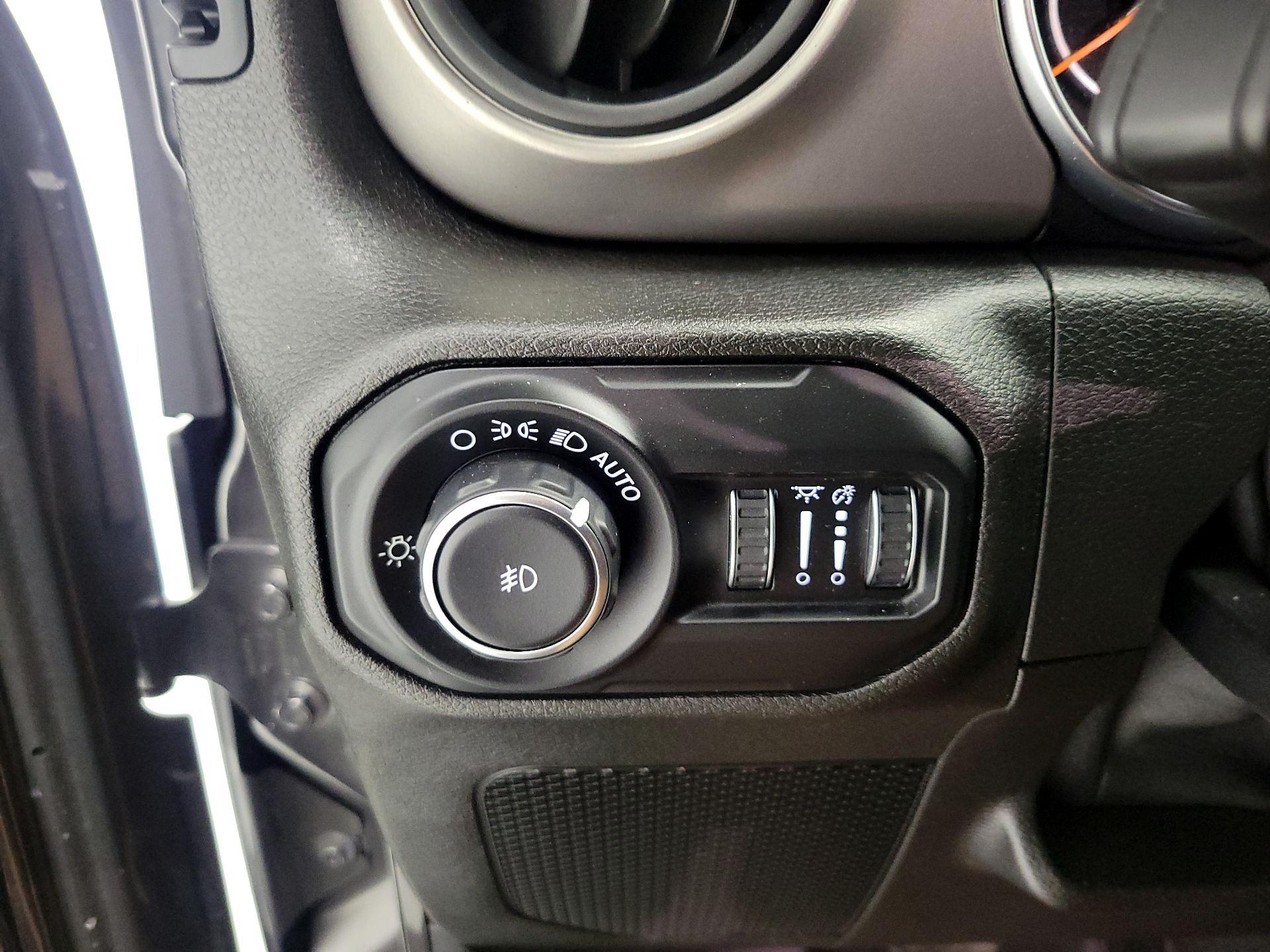 Thumbnail: 2019 Jeep Wrangler - 13