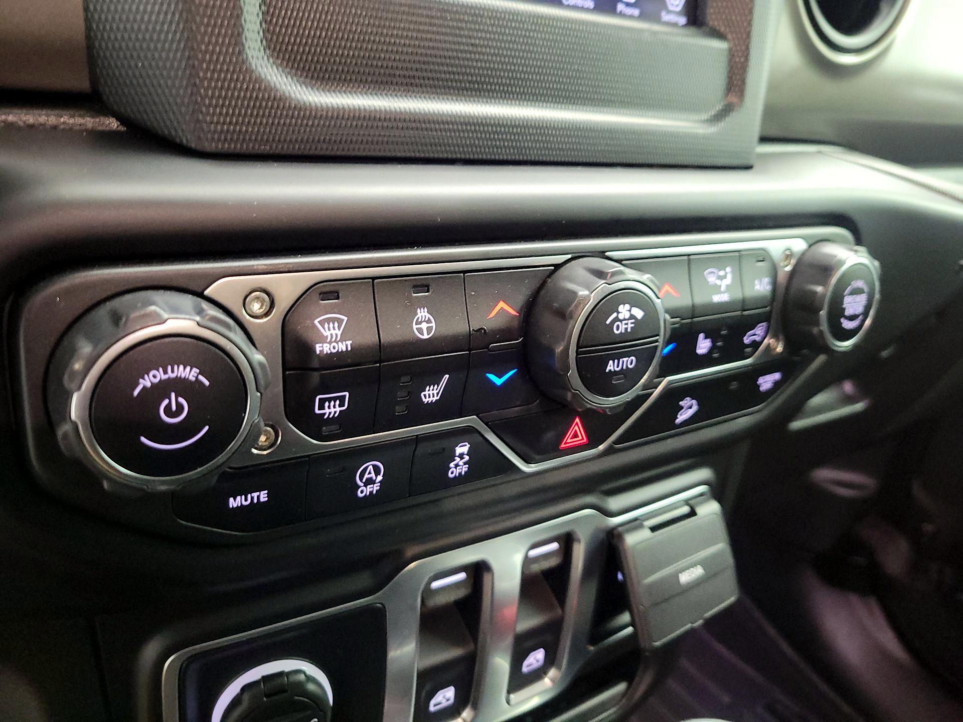 Thumbnail: 2019 Jeep Wrangler - 16