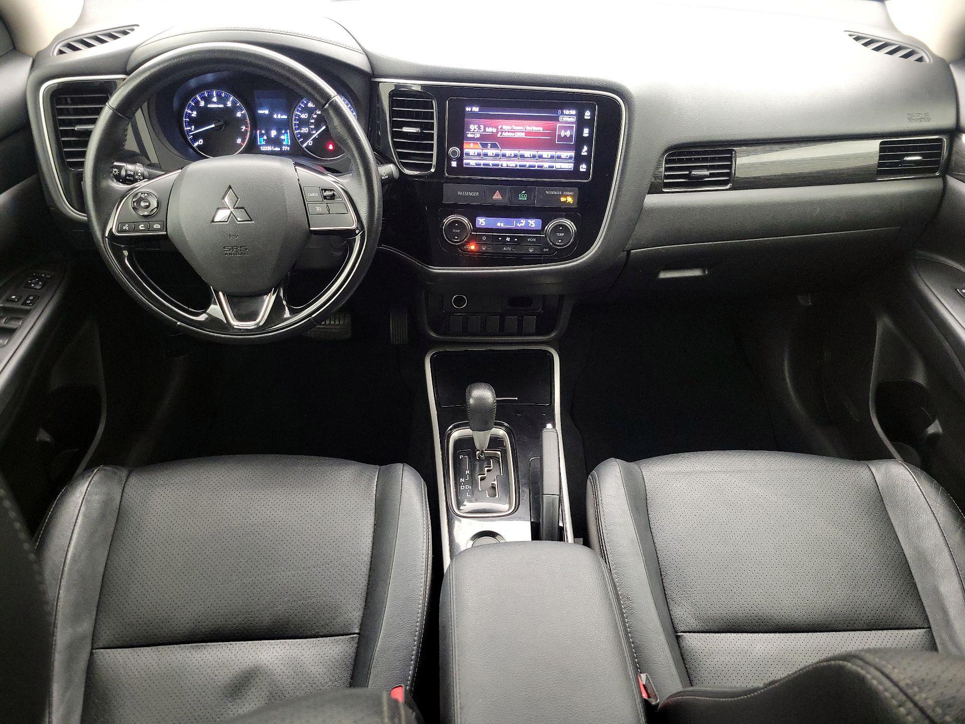 Thumbnail: 2017 Mitsubishi Outlander - 9