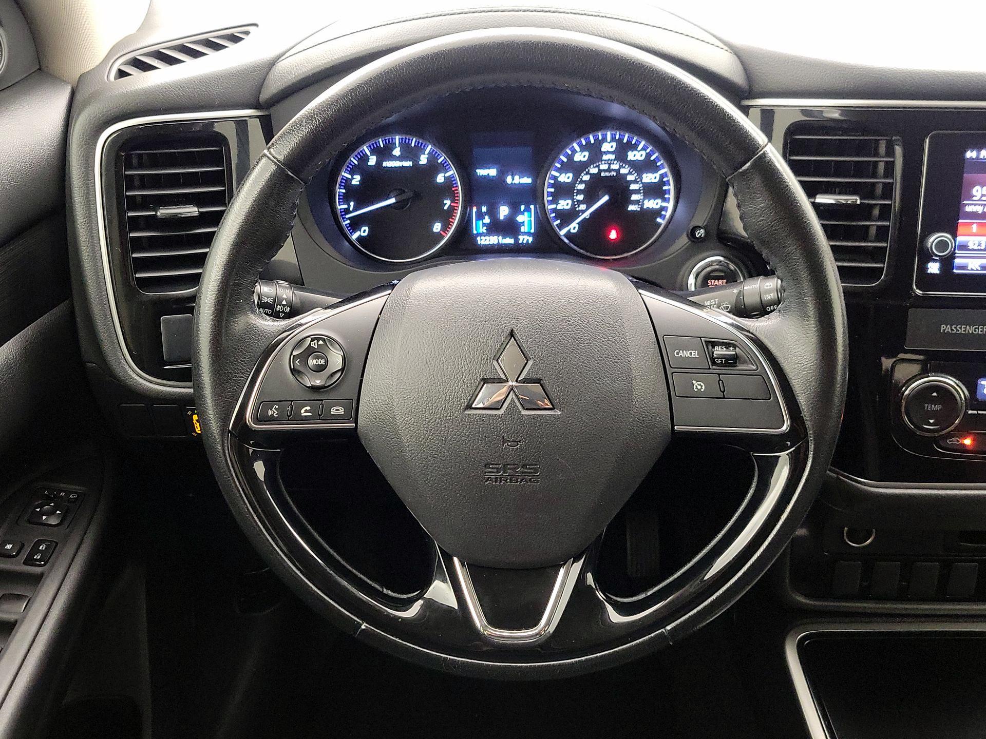 Thumbnail: 2017 Mitsubishi Outlander - 10
