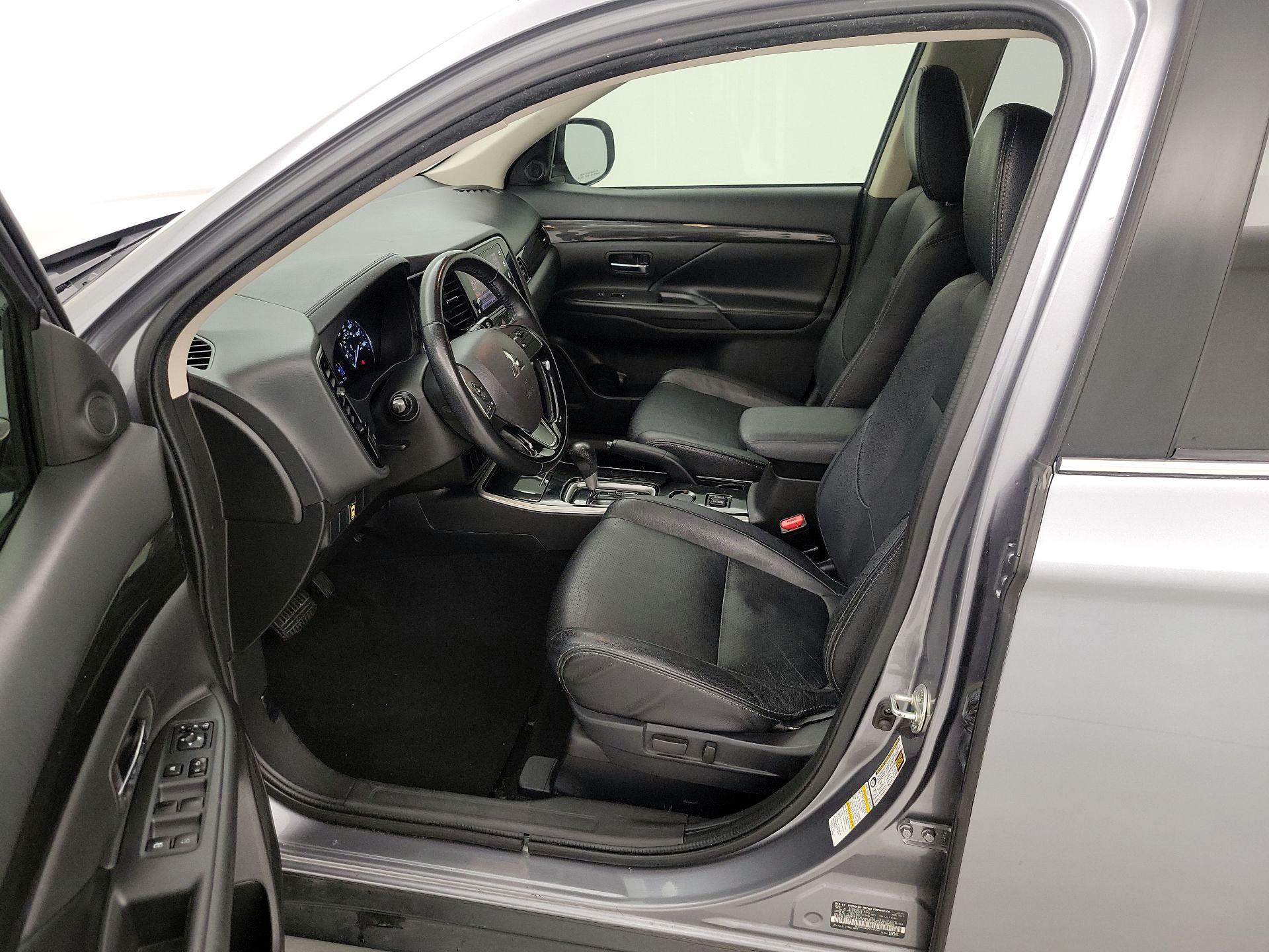 Thumbnail: 2017 Mitsubishi Outlander - 11