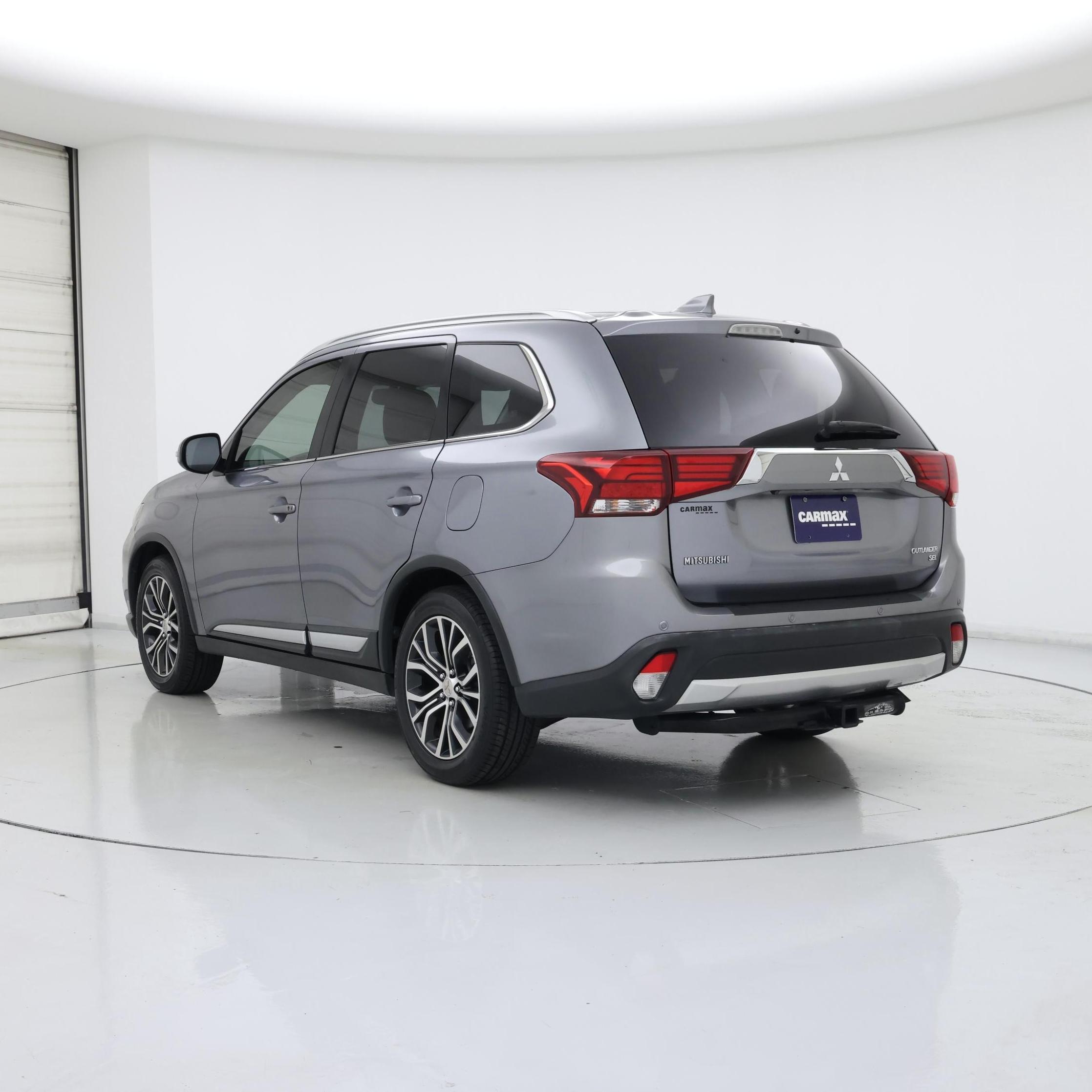 Thumbnail: 2017 Mitsubishi Outlander - 2