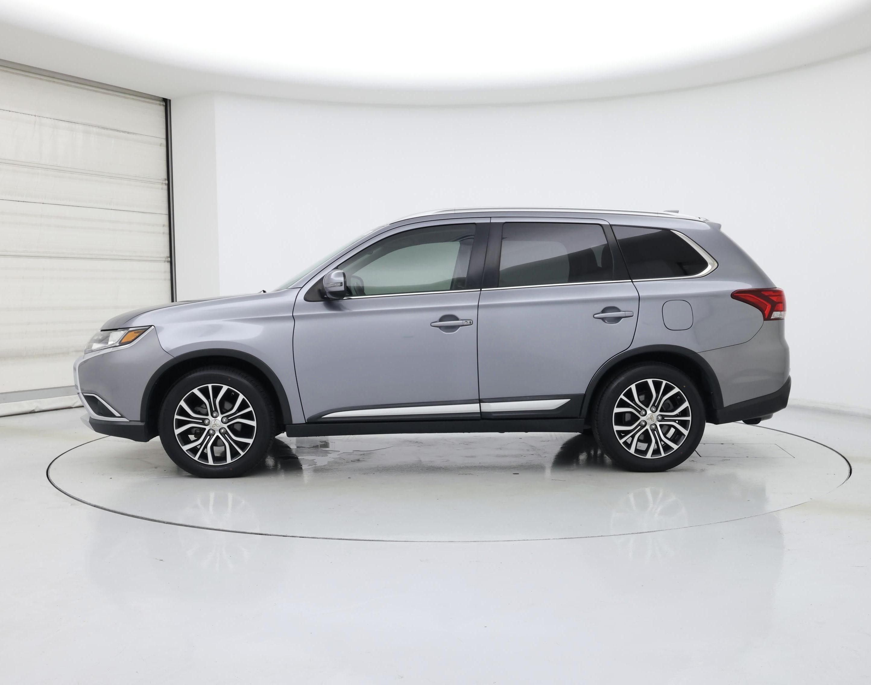 Thumbnail: 2017 Mitsubishi Outlander - 3